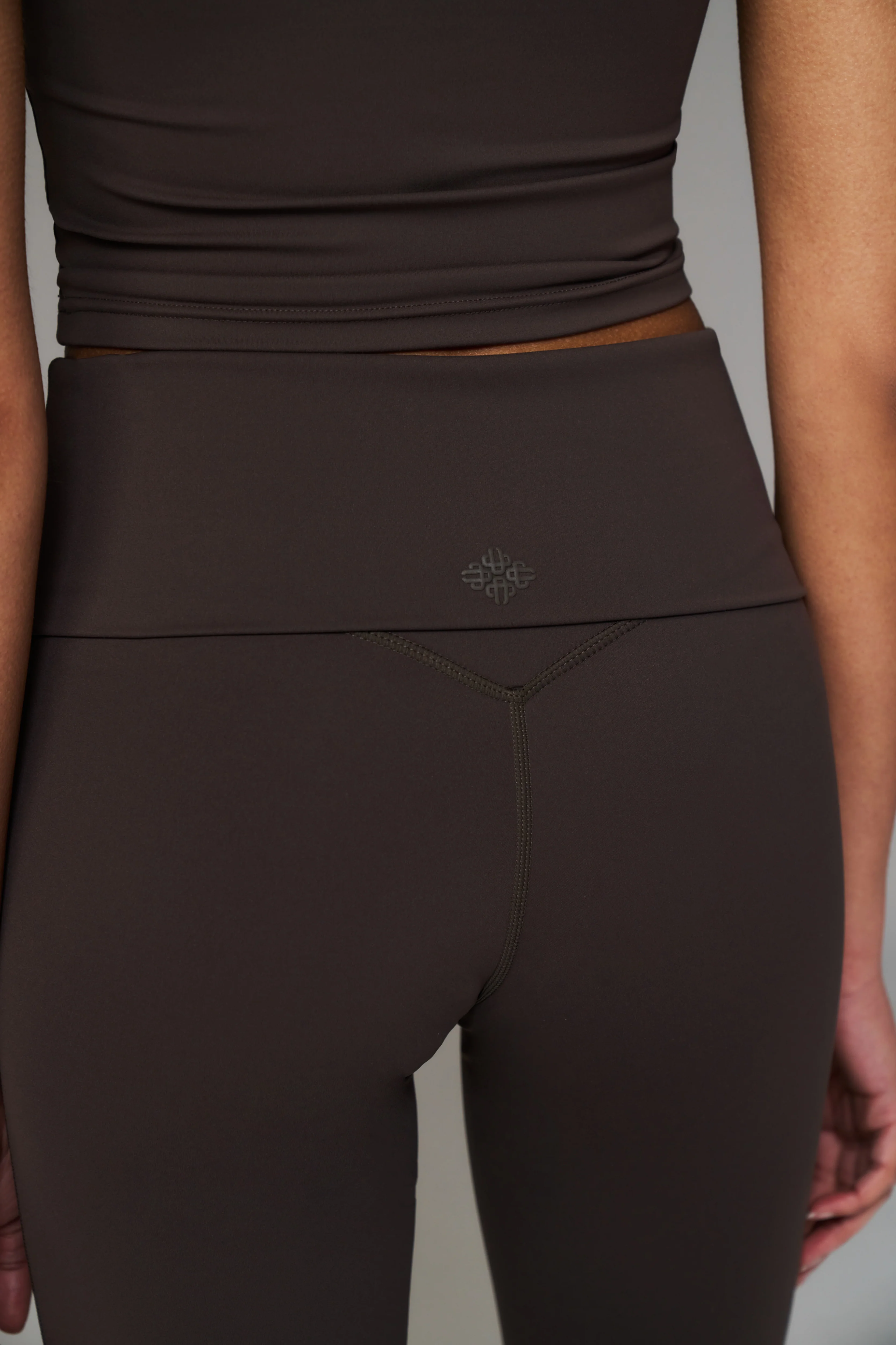 SCULPTING STRETCH FOLDOVER WAISTBAND YOGA PANTS - CHOCOLATE