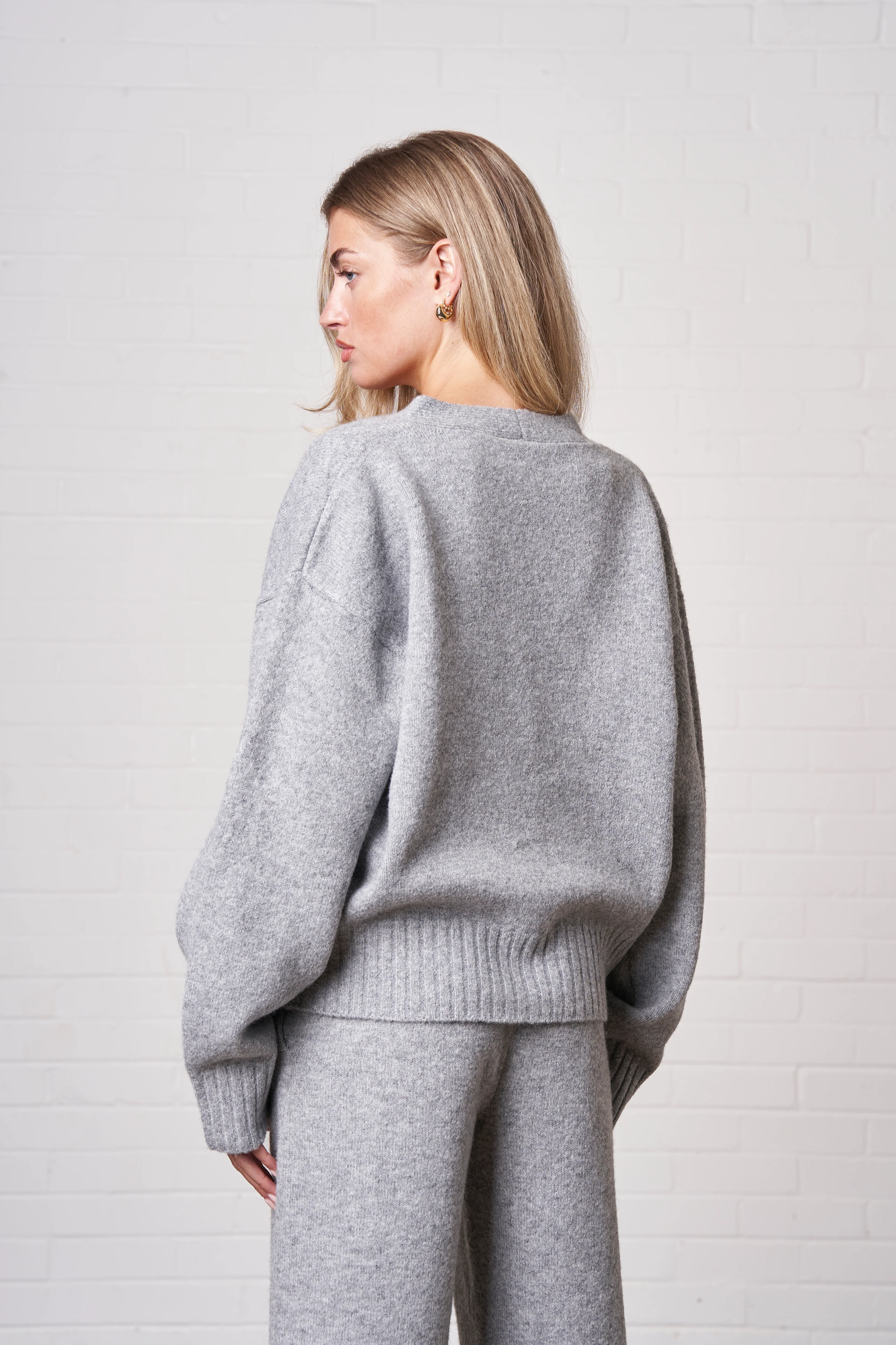 FLUFFY KNIT EMBLEM EMBROIDERED CARDIGAN - GREY MARL