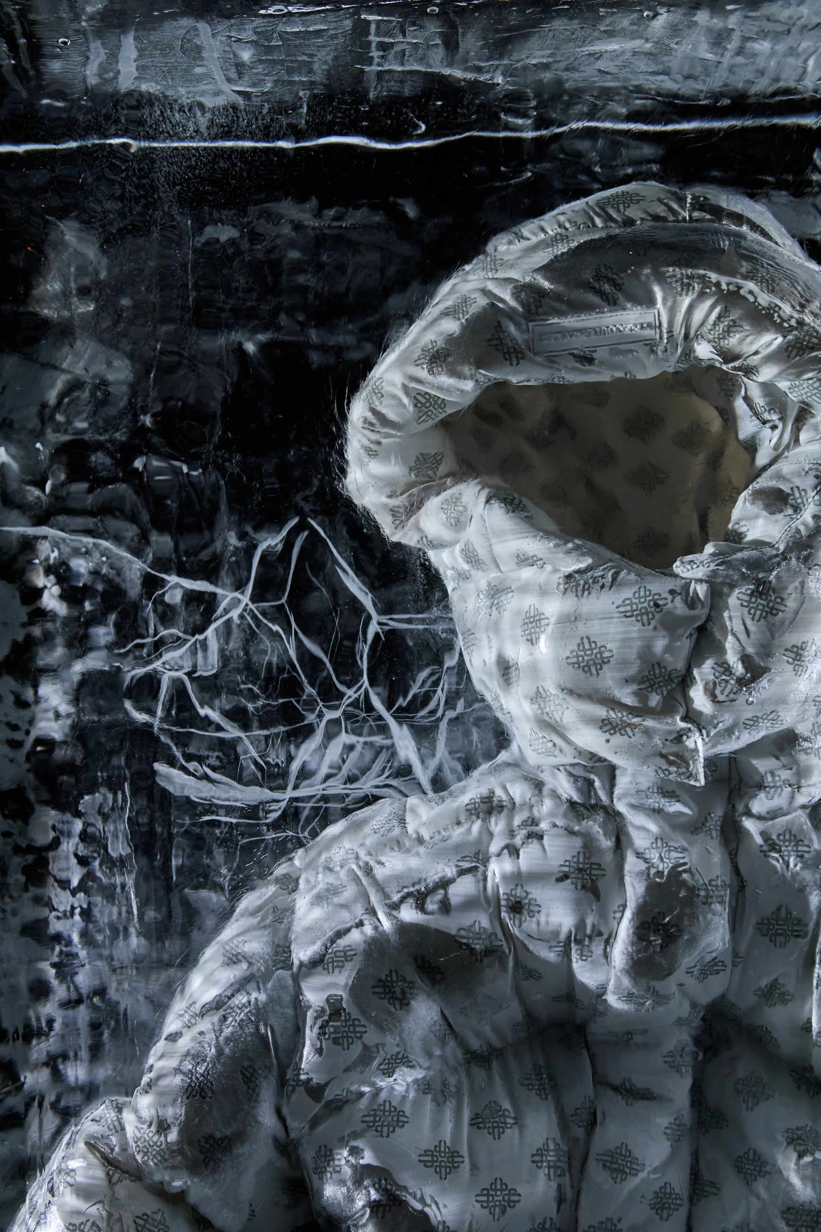 COLD REACTIVE PUFFER COAT - OFF WHITE