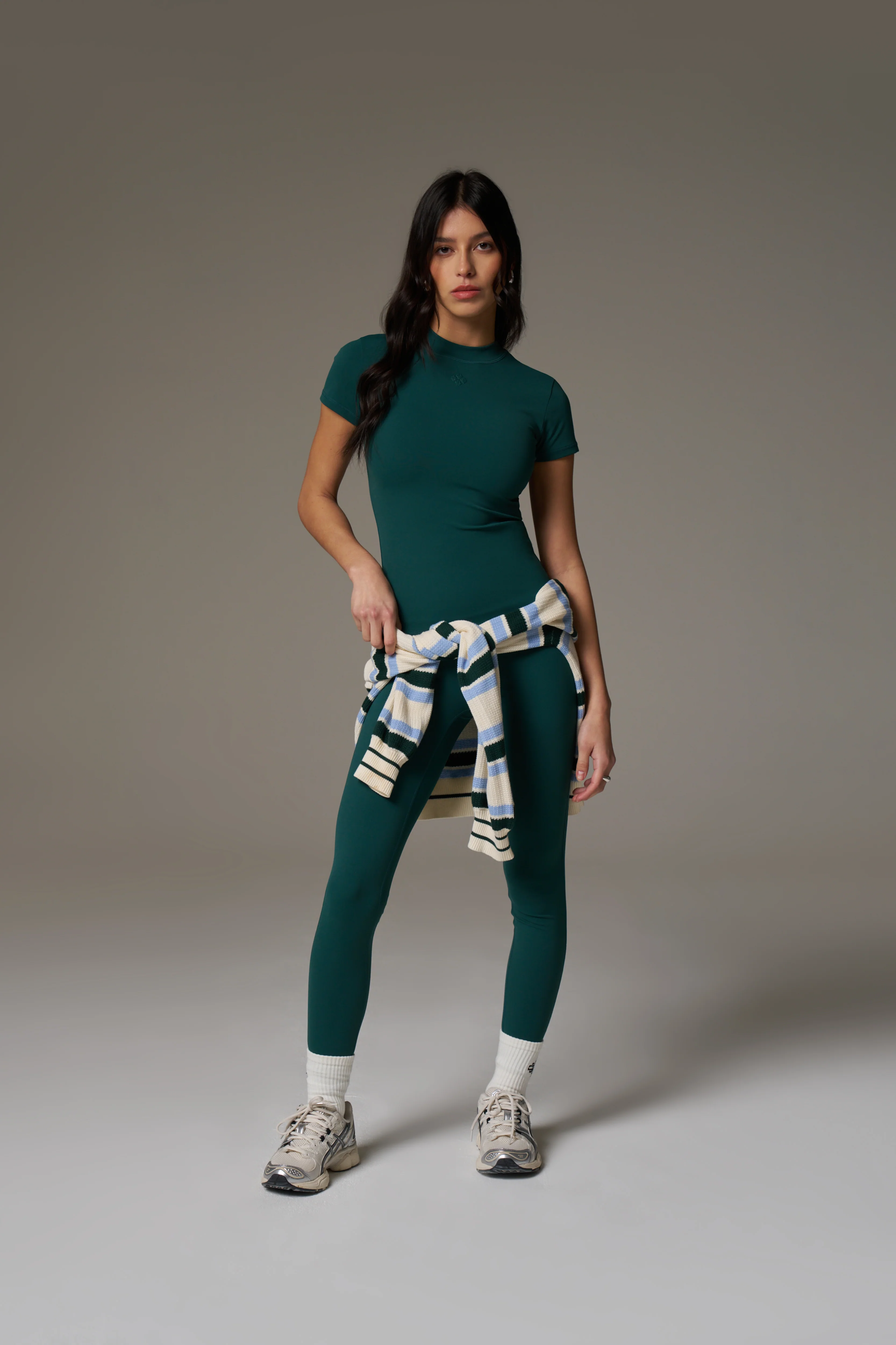 SCULPTING STRETCH EMBLEM BABY TEE - FOREST GREEN