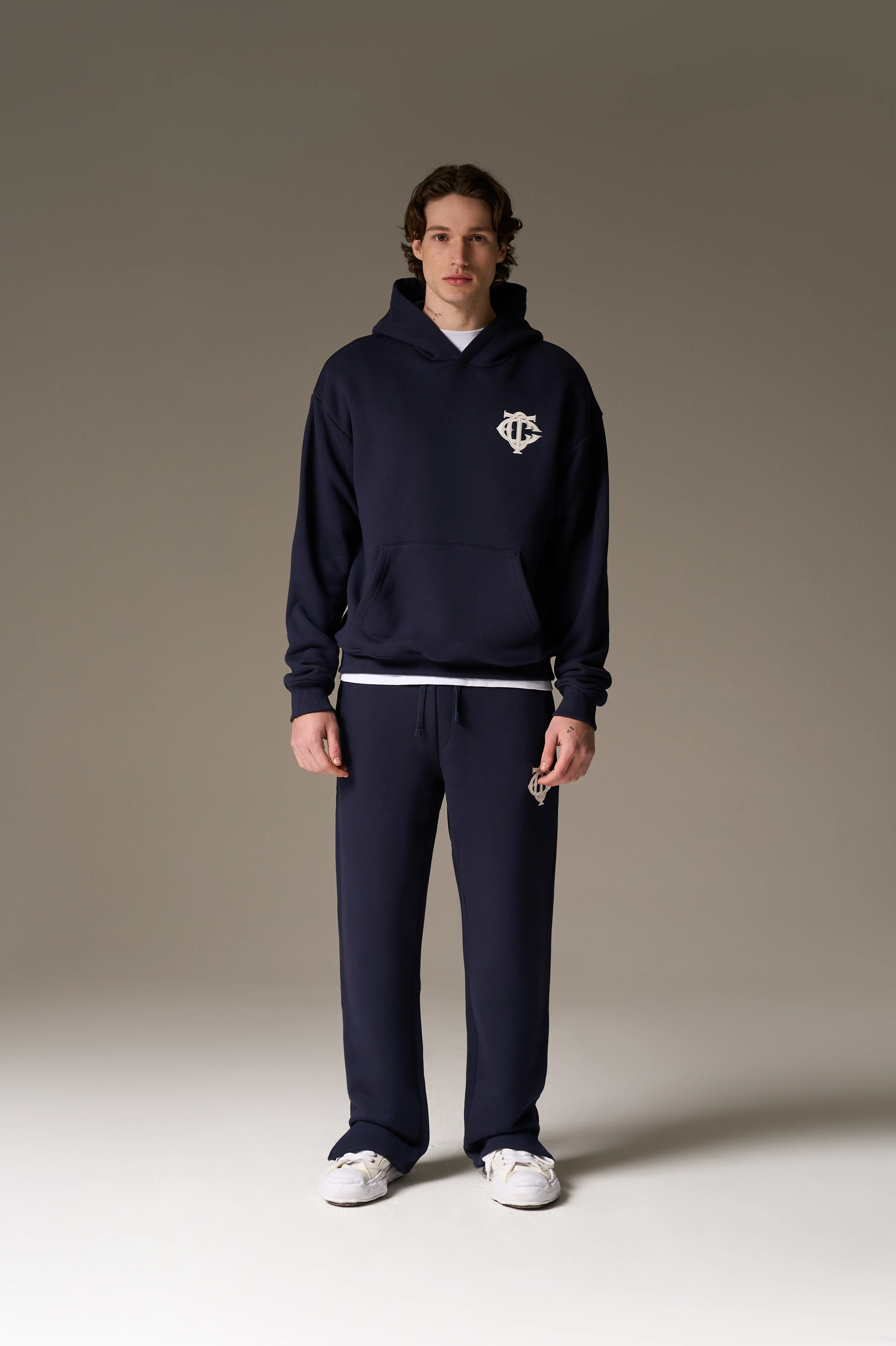 HEAVYWEIGHT MONOGRAM EMBLEM HOODIE - NAVY