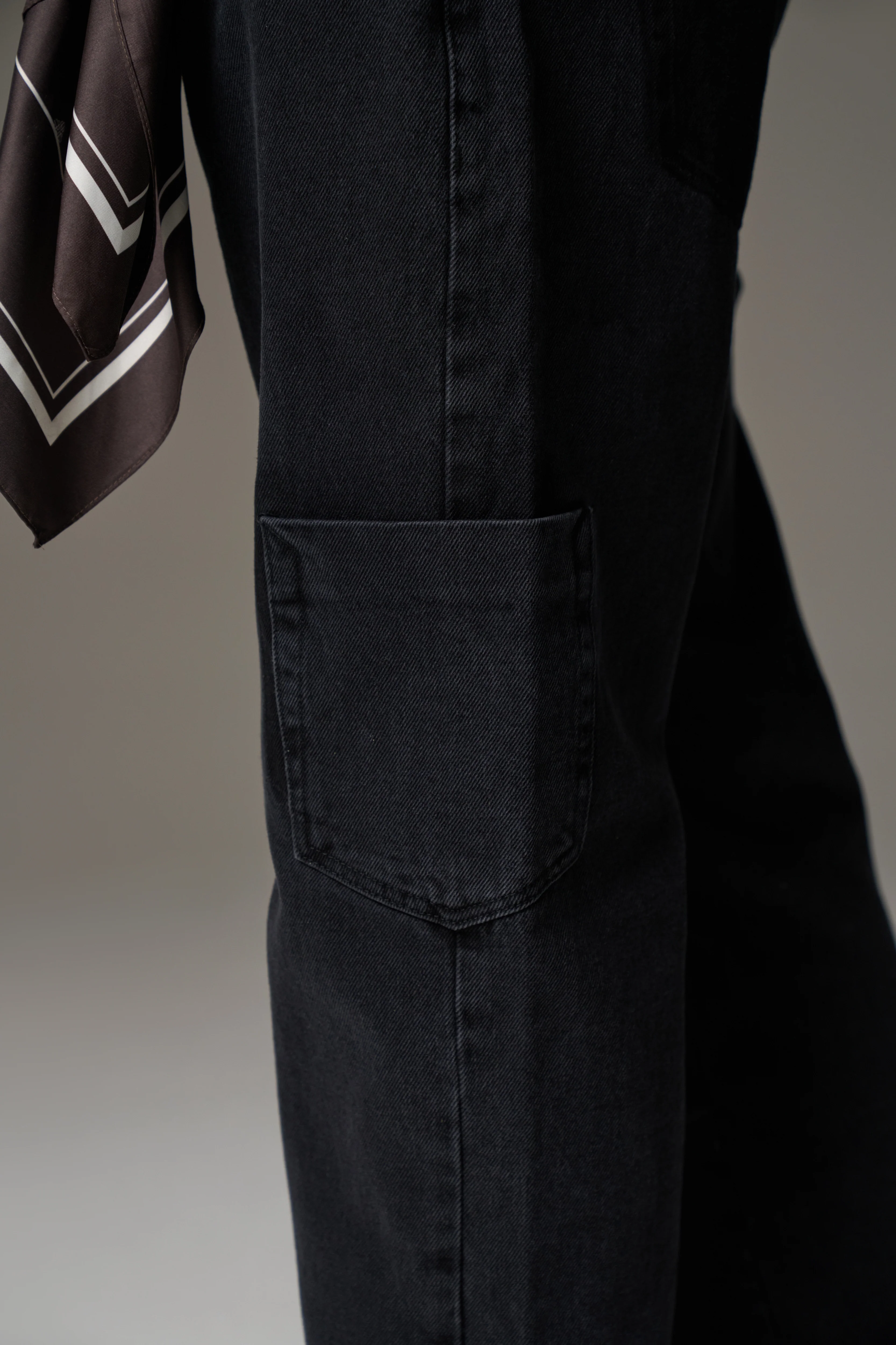 MULTI POCKET WASHED JEAN - BLACK WASH