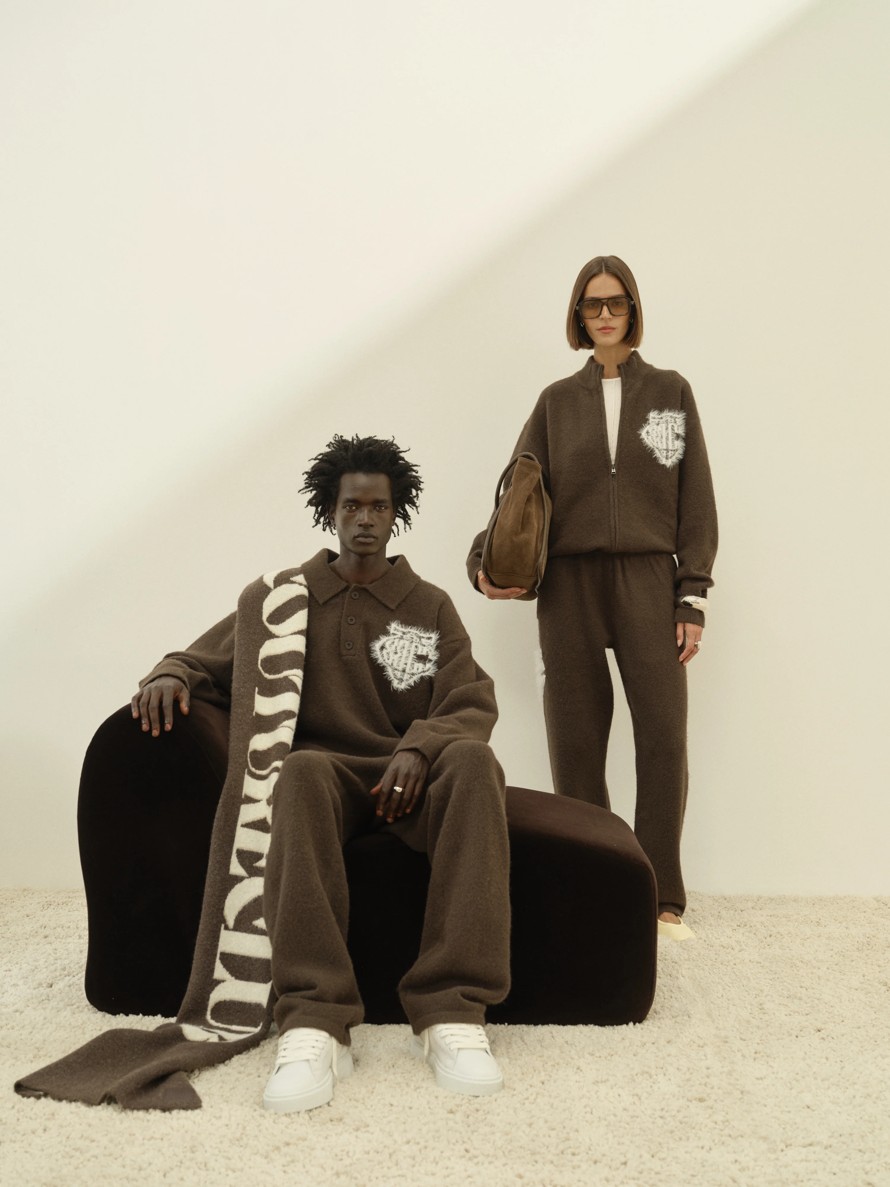 MONGRAM EMBLEM FLUFFY KNIT JOGGERS - BROWN