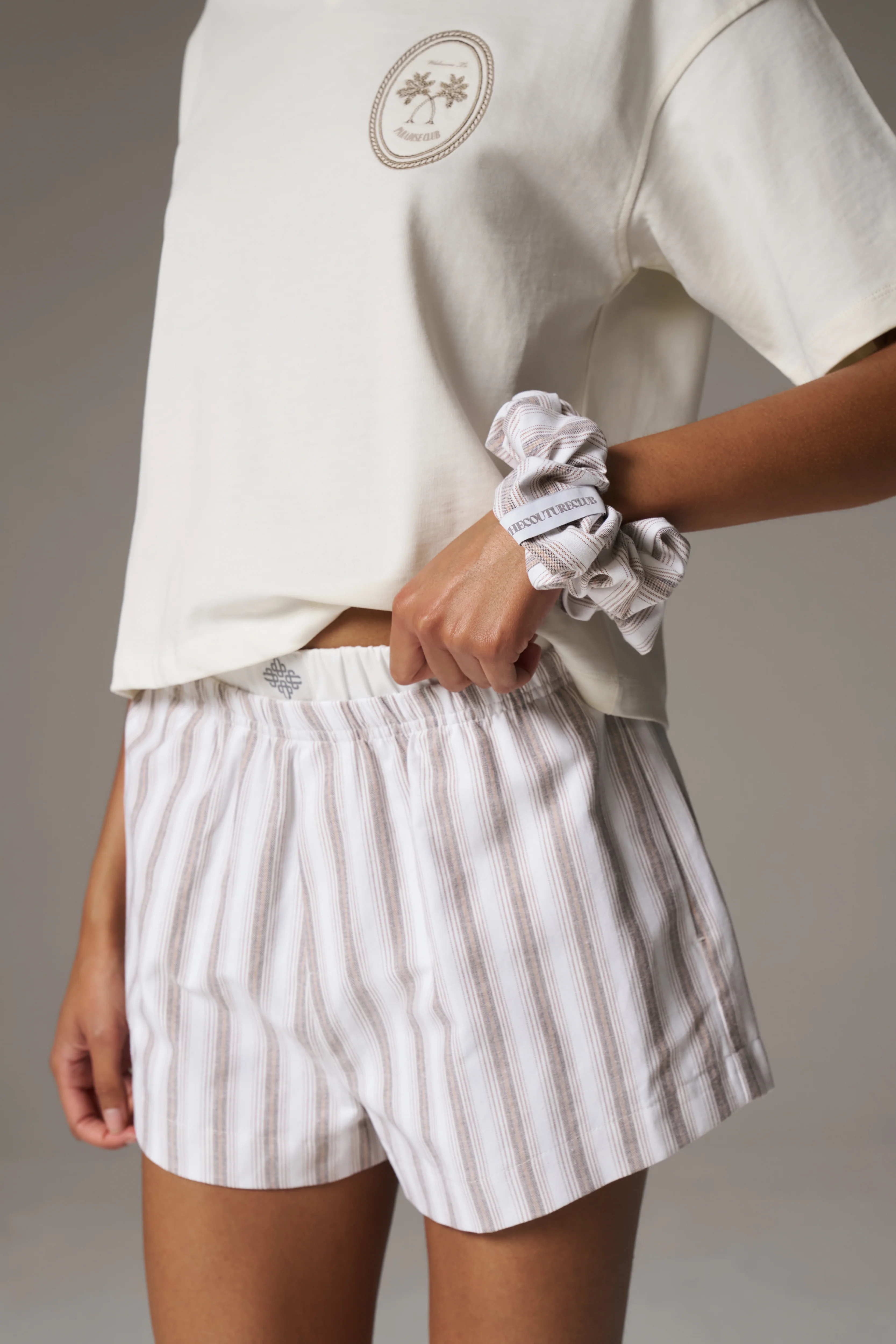 STRIPE BRANDED SCRUNCHIE - BEIGE