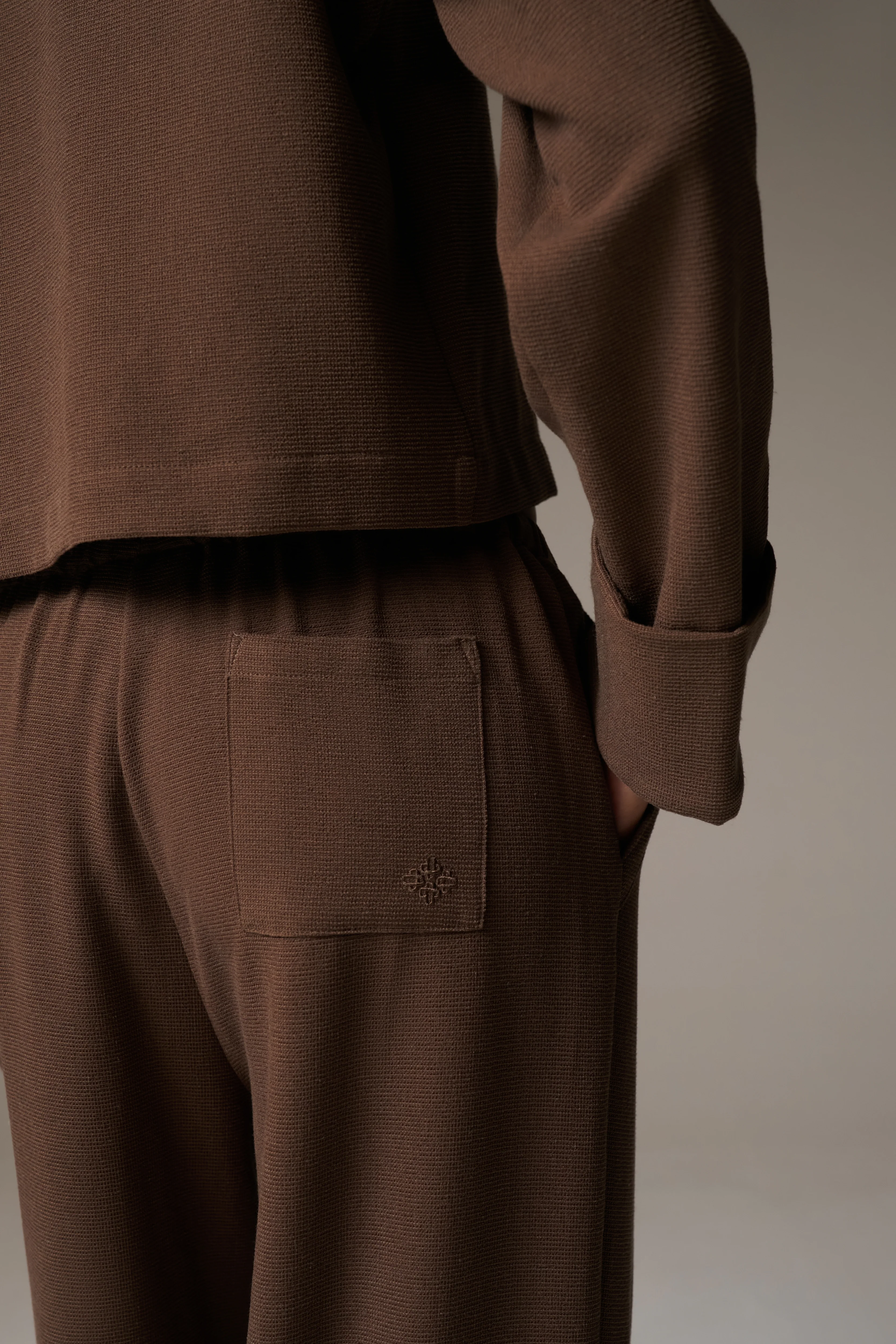 TEXTURED LINEN BUTTON DETAIL TROUSER - BROWN
