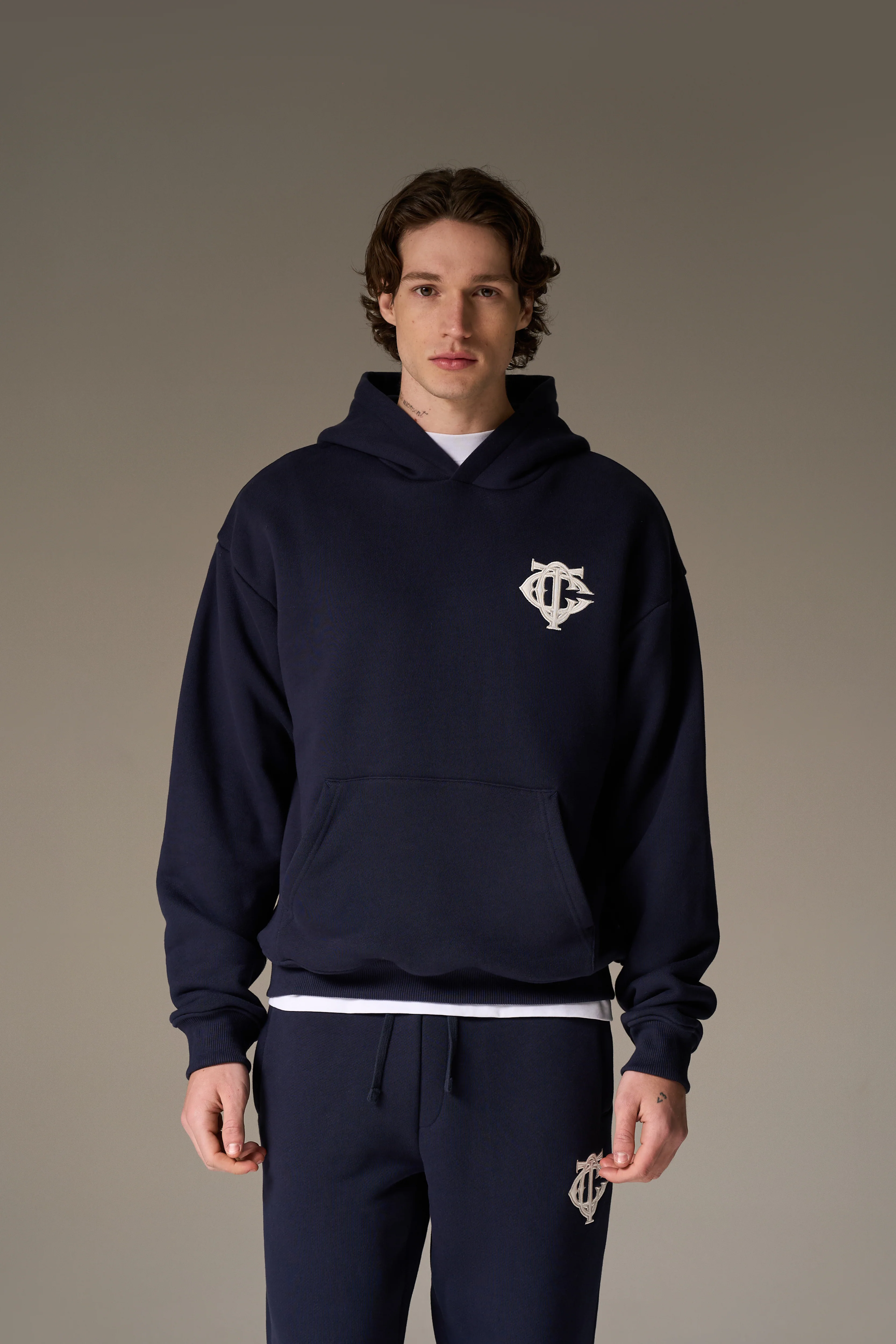 HEAVYWEIGHT MONOGRAM EMBLEM HOODIE - NAVY