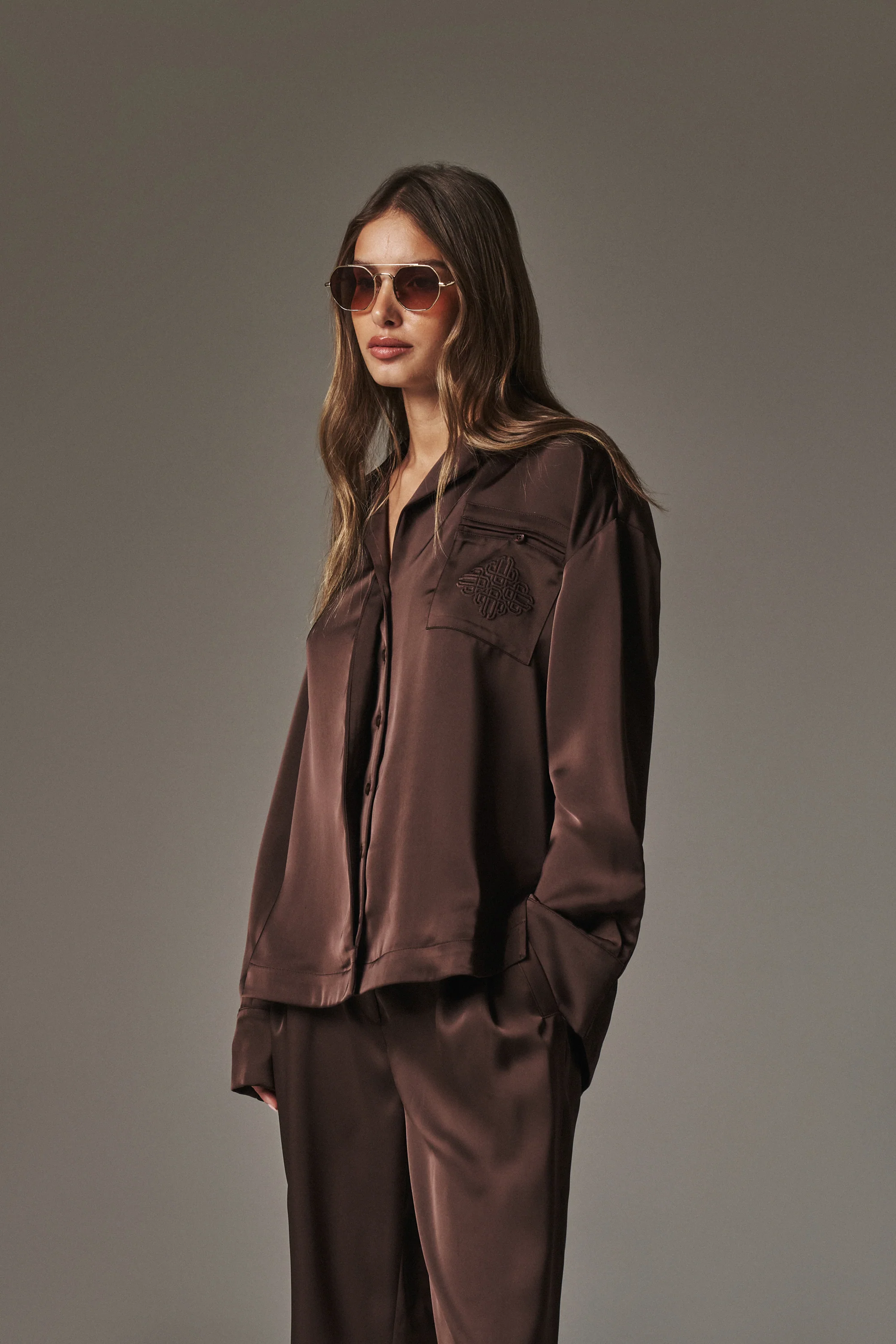 SATIN TAILORED RELAXED SHIRT - DEEP CHOCOLATE