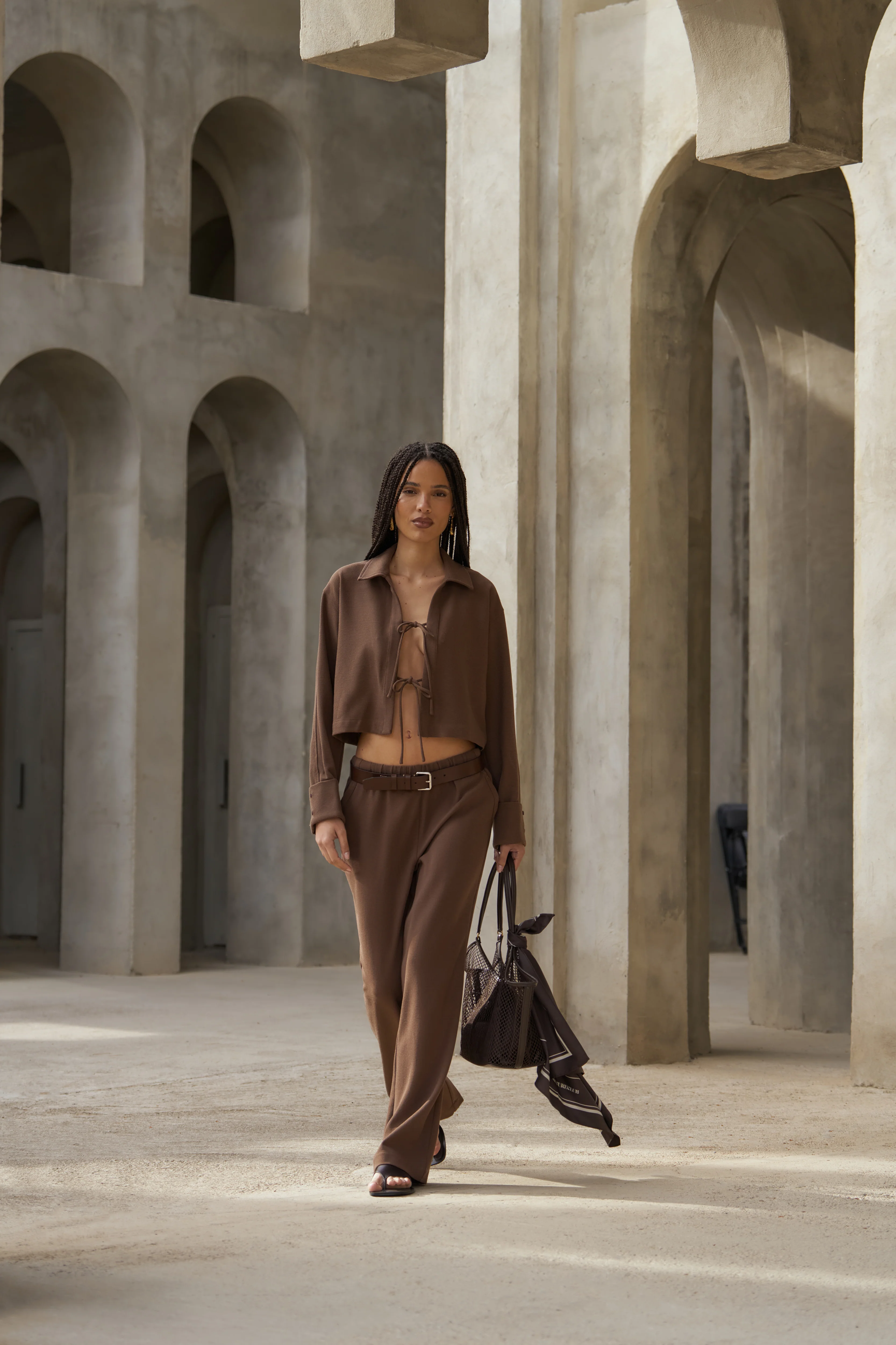 TEXTURED LINEN BUTTON DETAIL TROUSER - BROWN