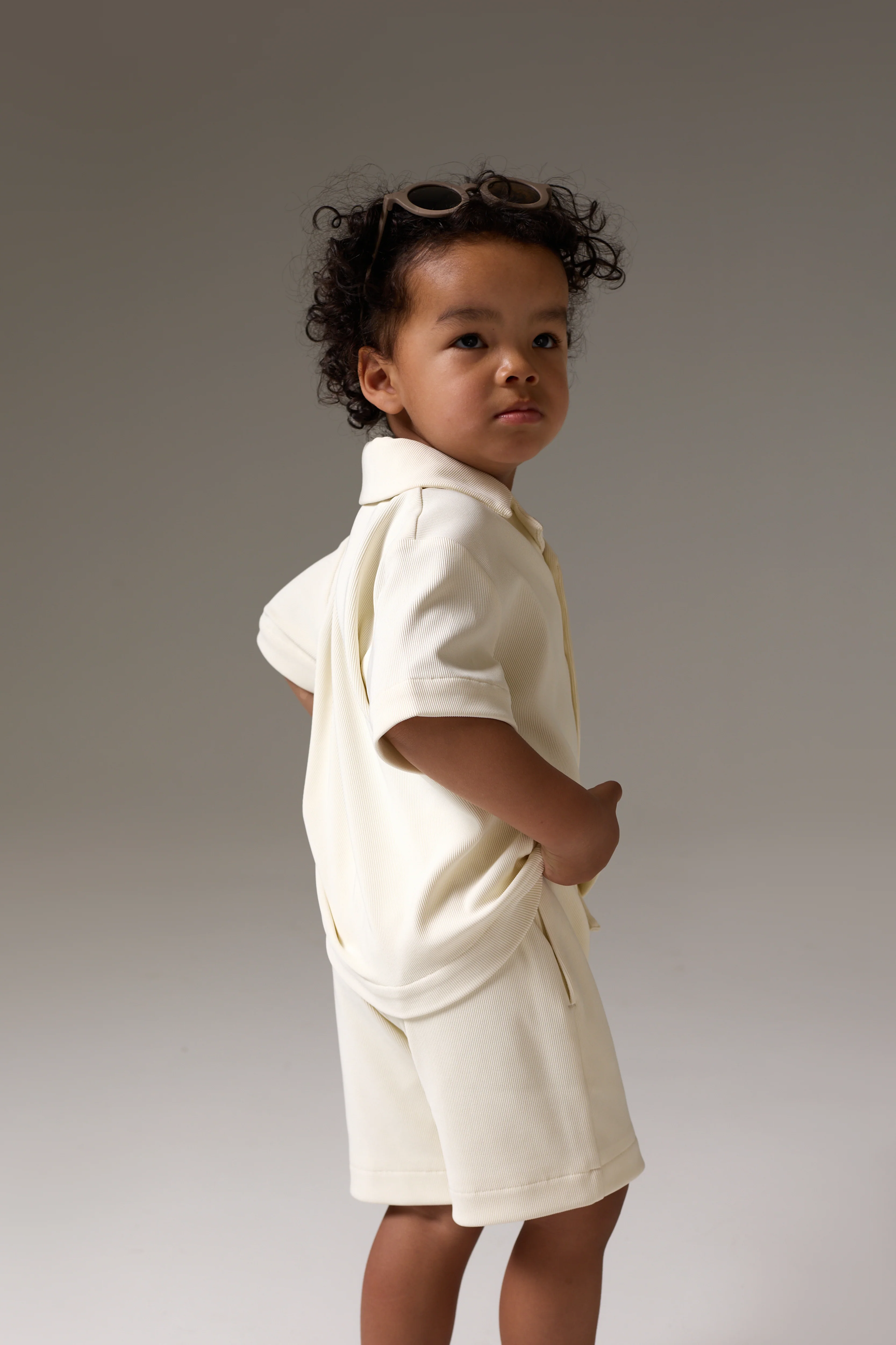 KIDS RIBBED SHORTS - STONE