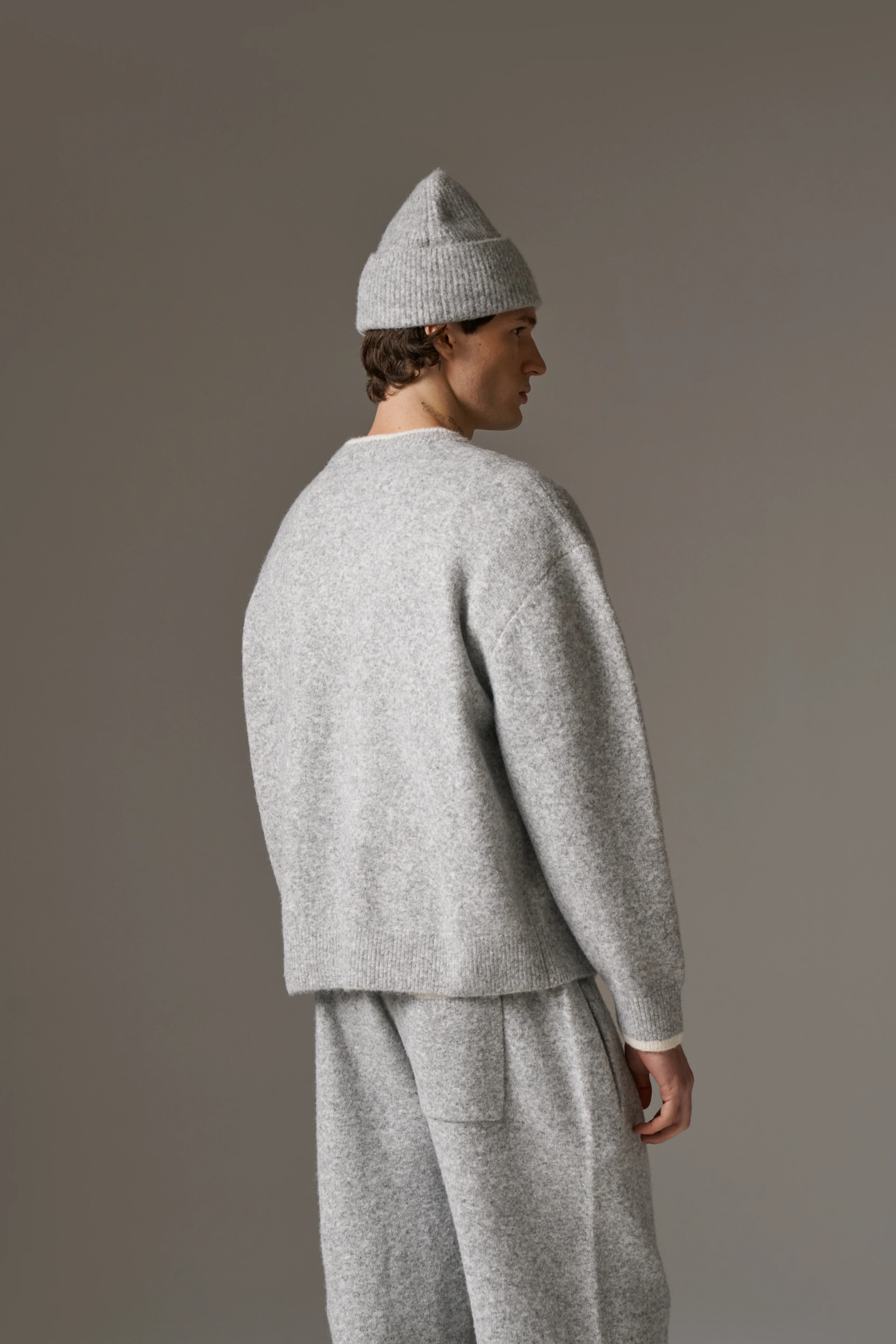 MONOGRAM EMBLEM KNITTED CREW - GREY