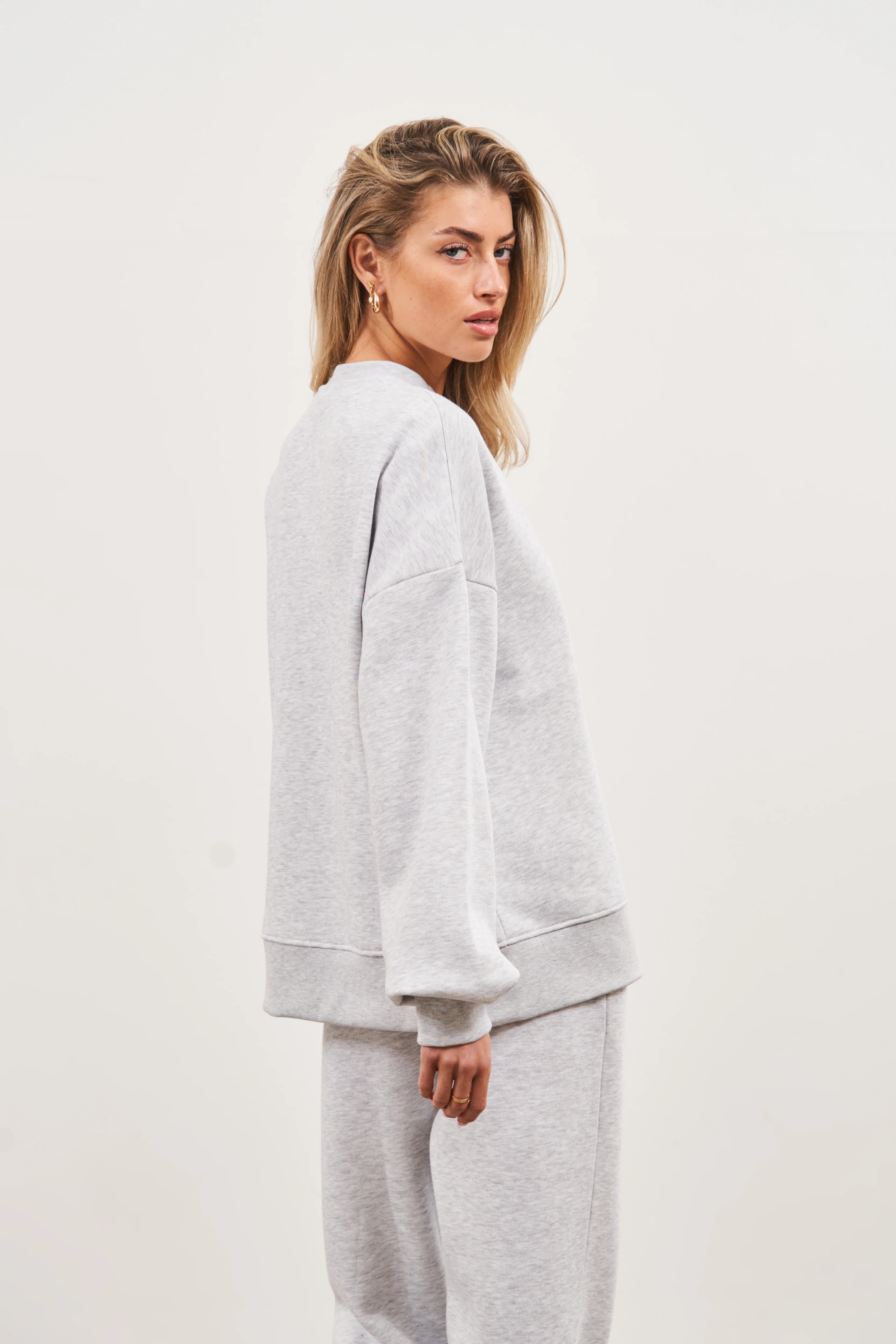 COUTURE SCRIPT PUFF SLEEVE CREW - GREY MARL