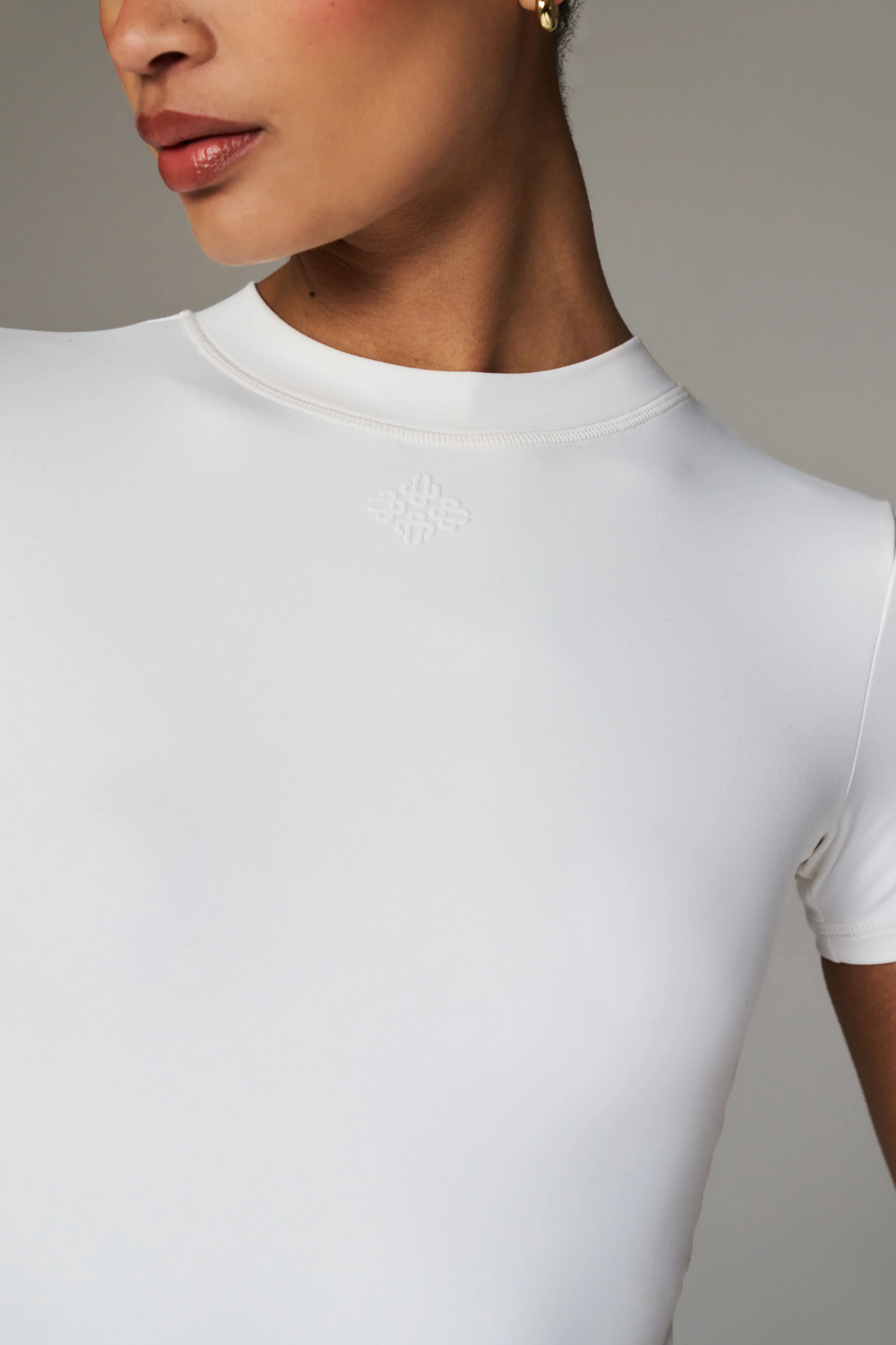 SCULPTING STRETCH EMBLEM BABY TEE - OFF WHITE