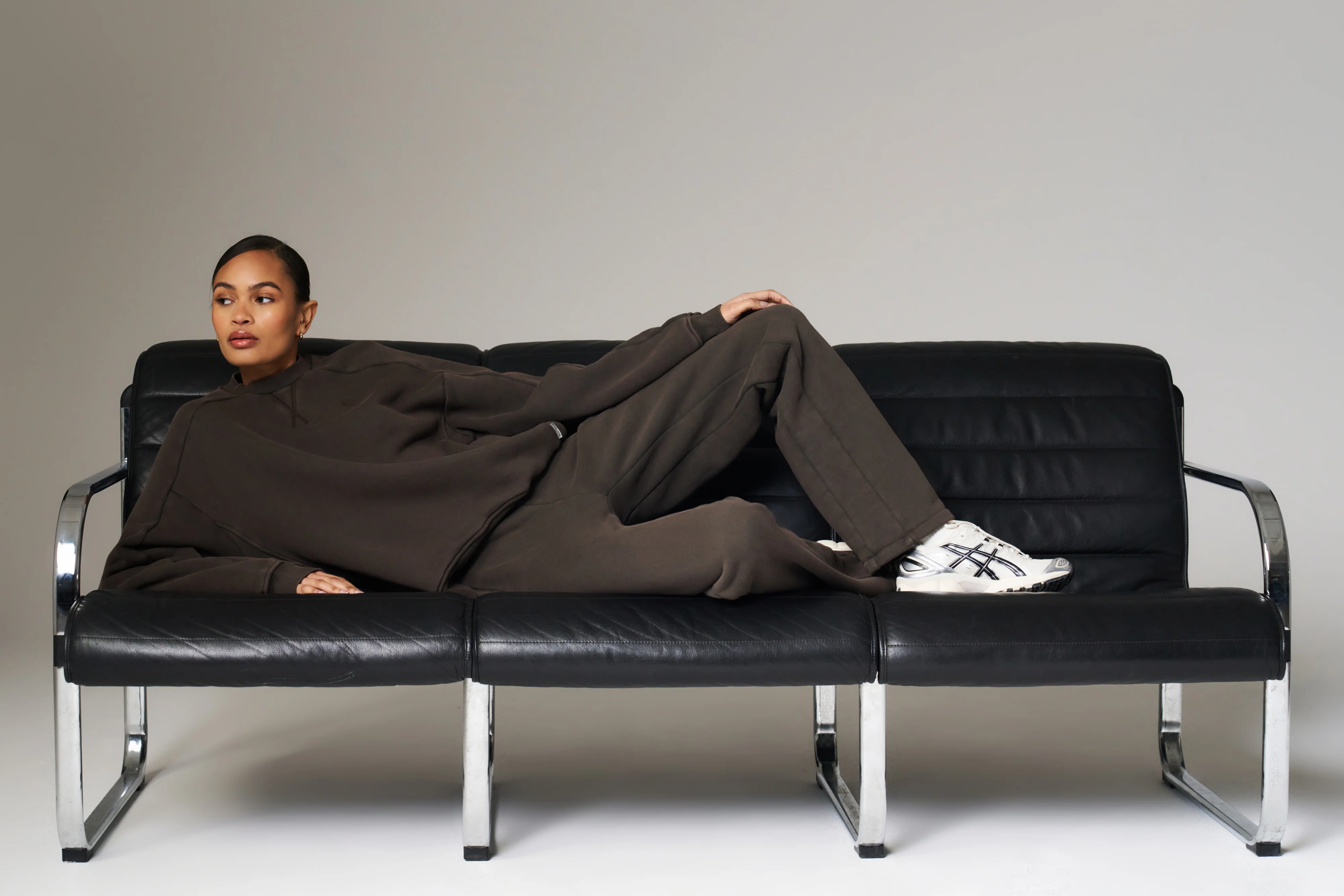 LAUNDERED CLASSICS STRAIGHT LEG JOGGERS - WASHED BROWN