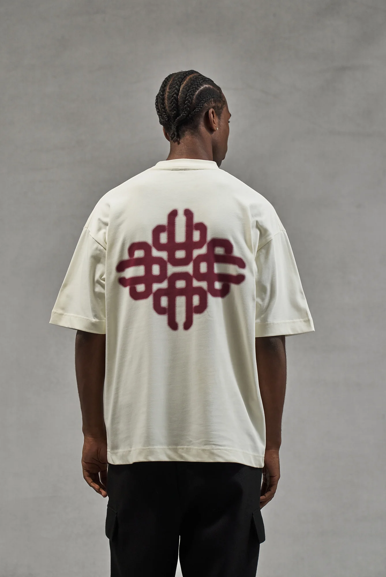 BLURRED GRAPHIC EMBLEM T-SHIRT - BURGUNDY