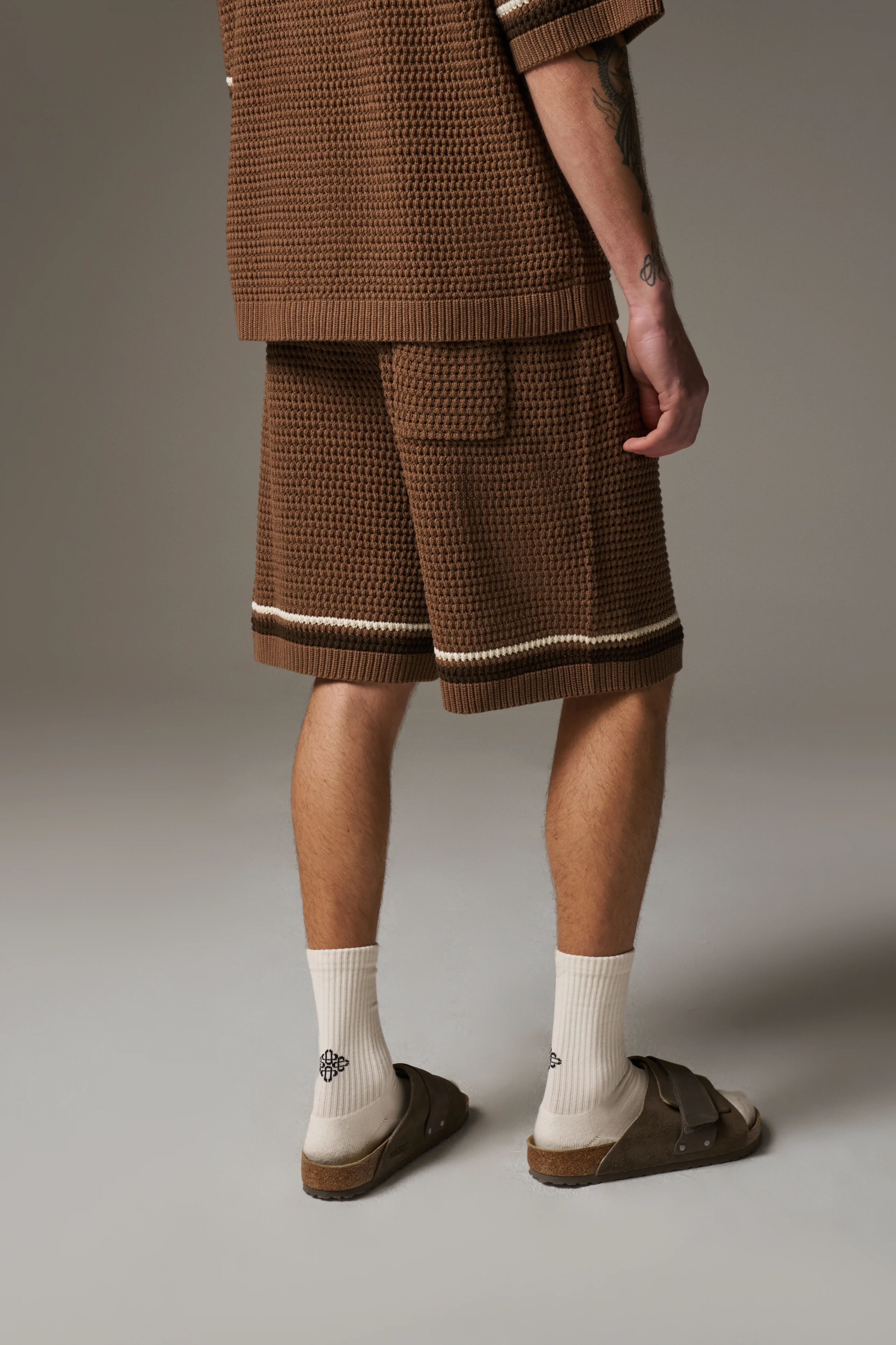 CROCHET KNITTED STRIPE SHORTS - BROWN