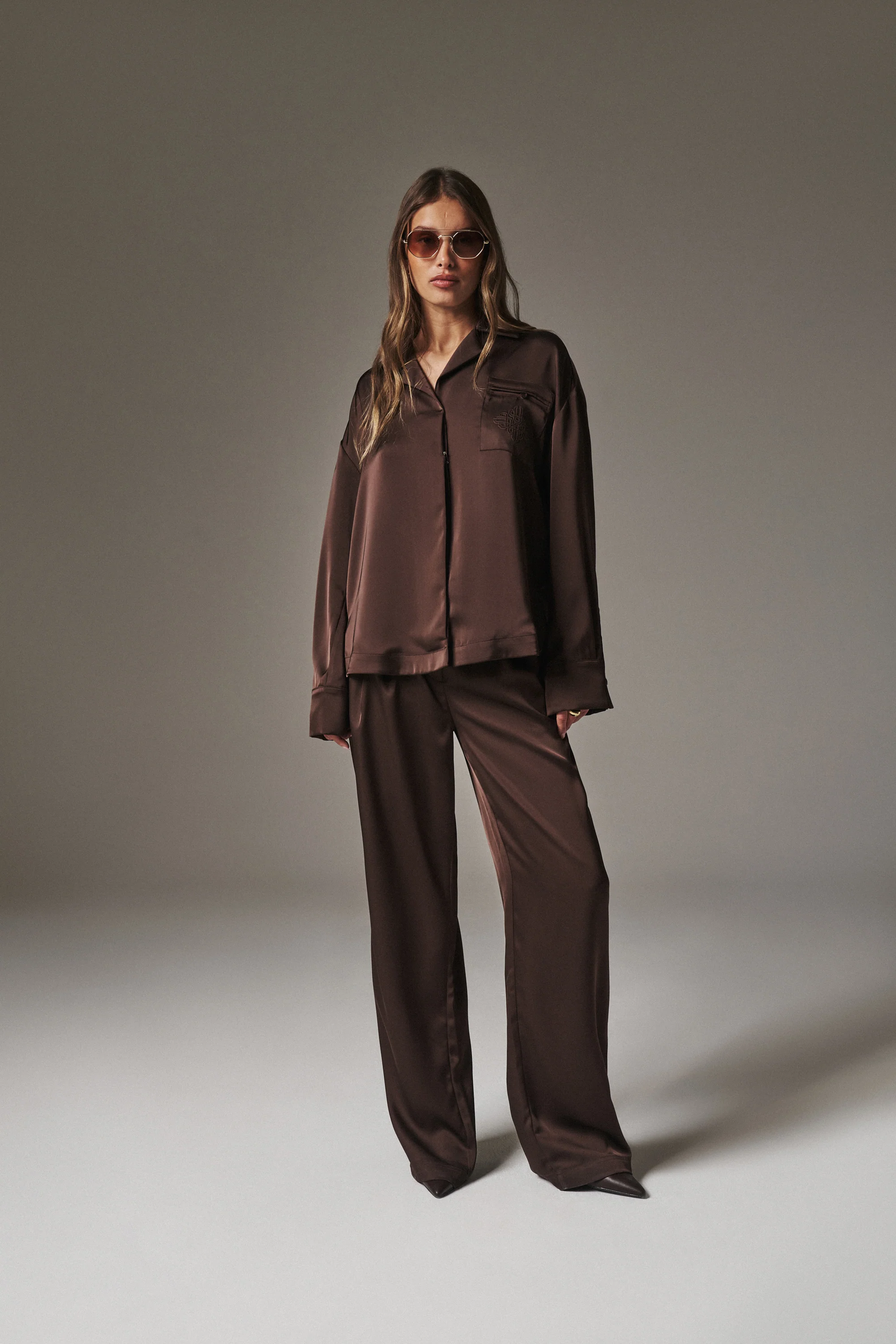 SATIN TAILORED RELAXED SHIRT - DEEP CHOCOLATE