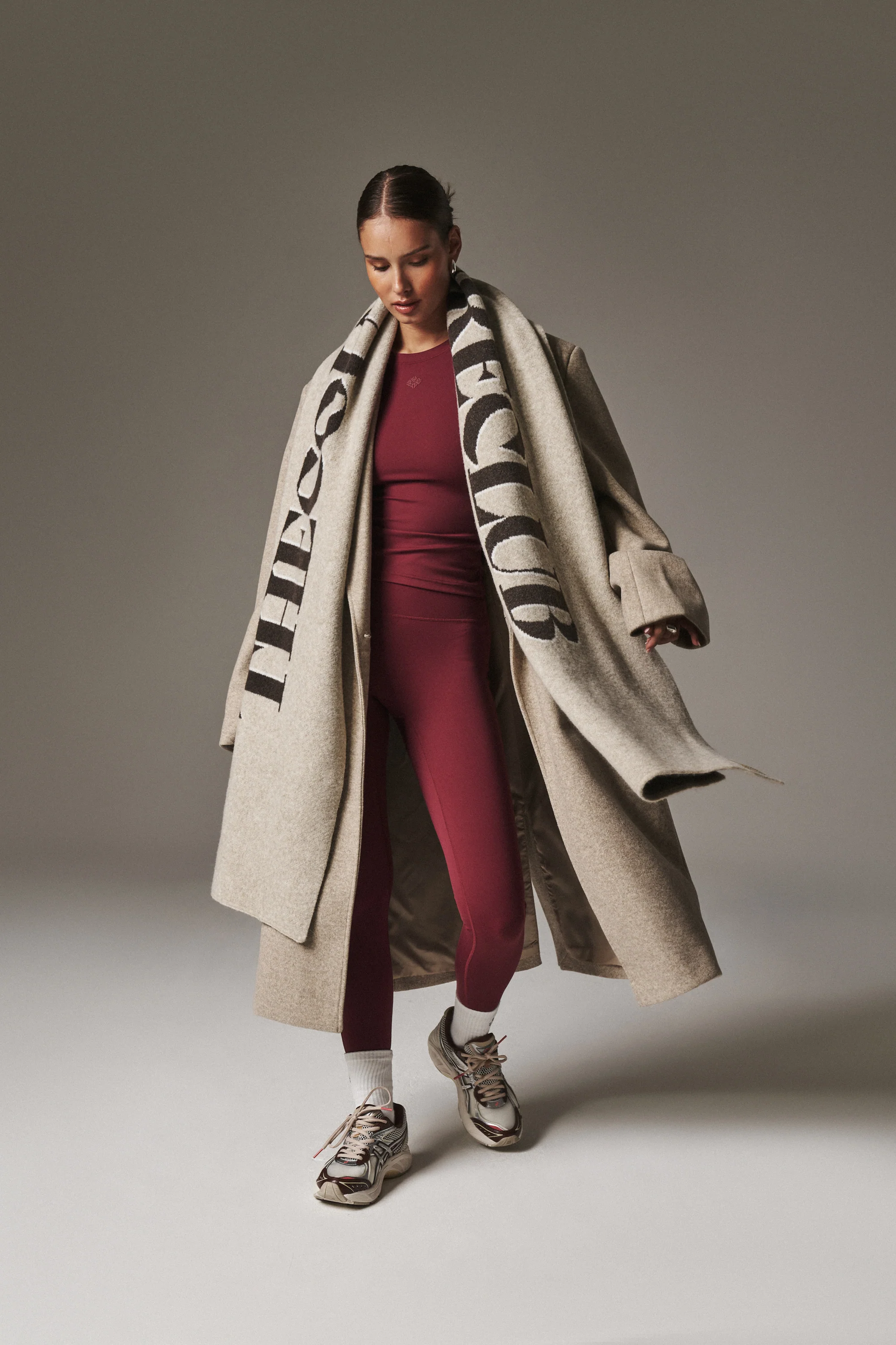 SCULPTING STRETCH EMBLEM LEGGINGS - BURGUNDY