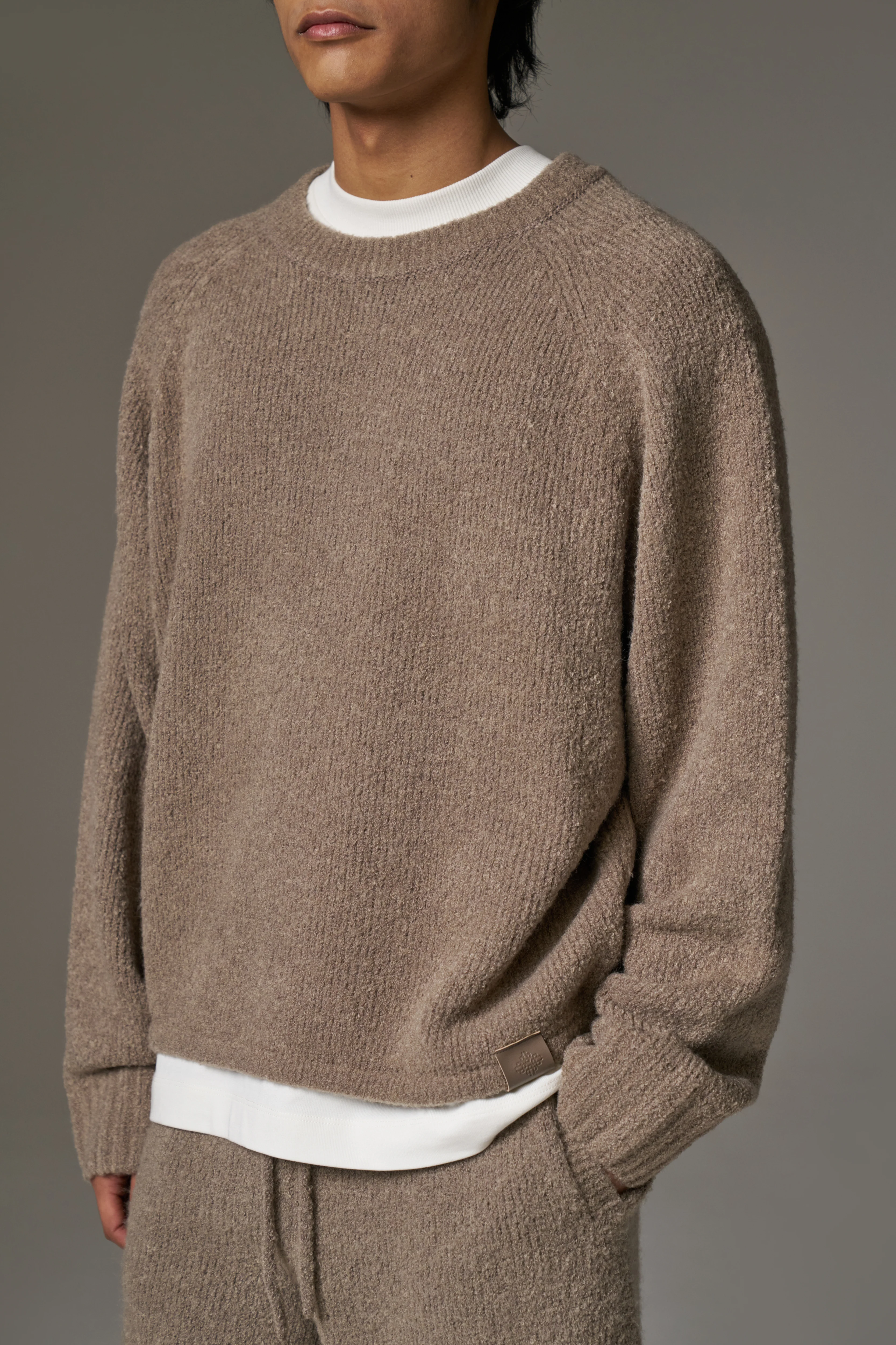 BOUCLE KNIT RAGLAN CREW - BROWN