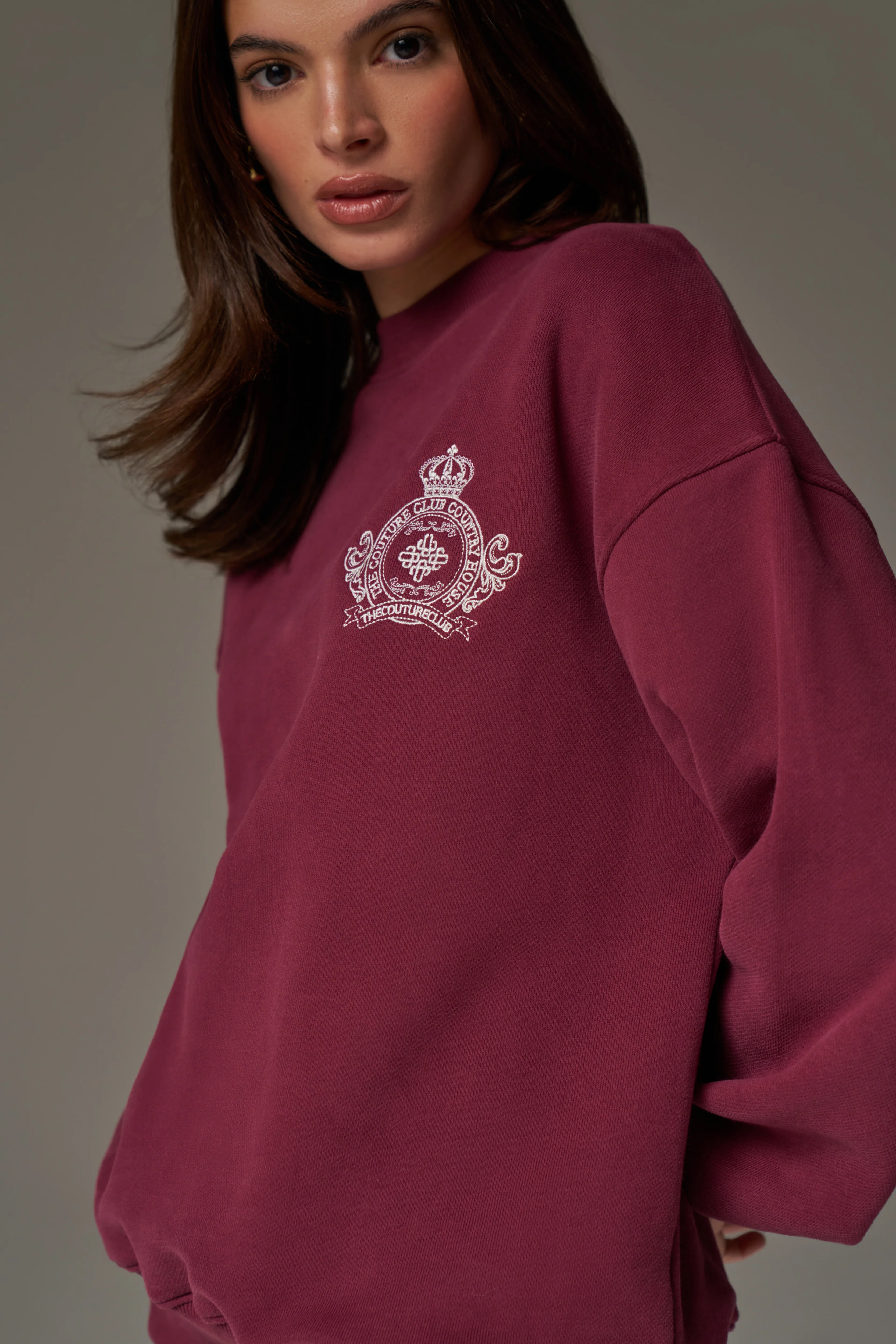 EMBROIDERED CREST OVERSIZED SWEATSHIRT - BURGUNDY