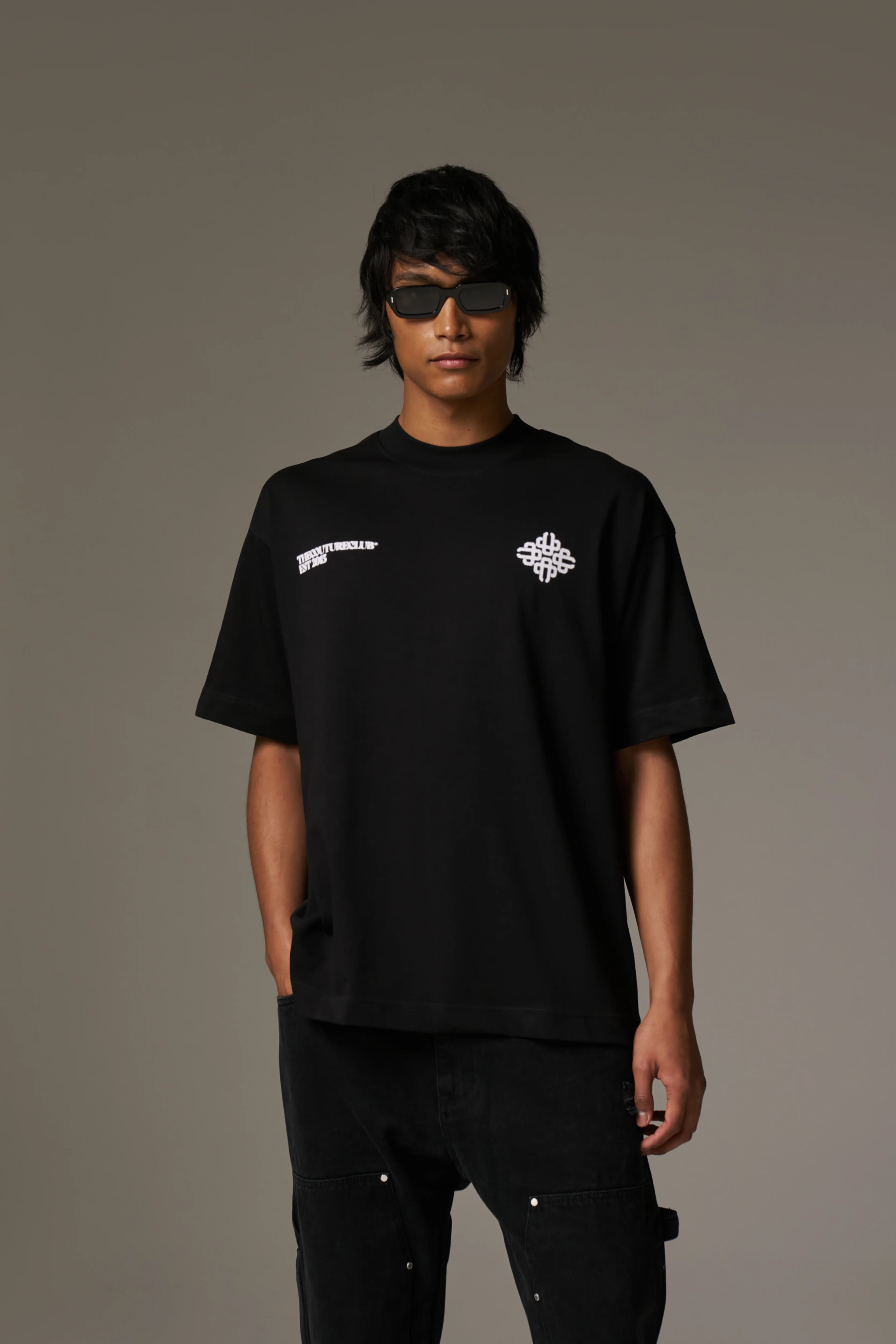 BLURRED GRAPHIC EMBLEM T-SHIRT - BLACK