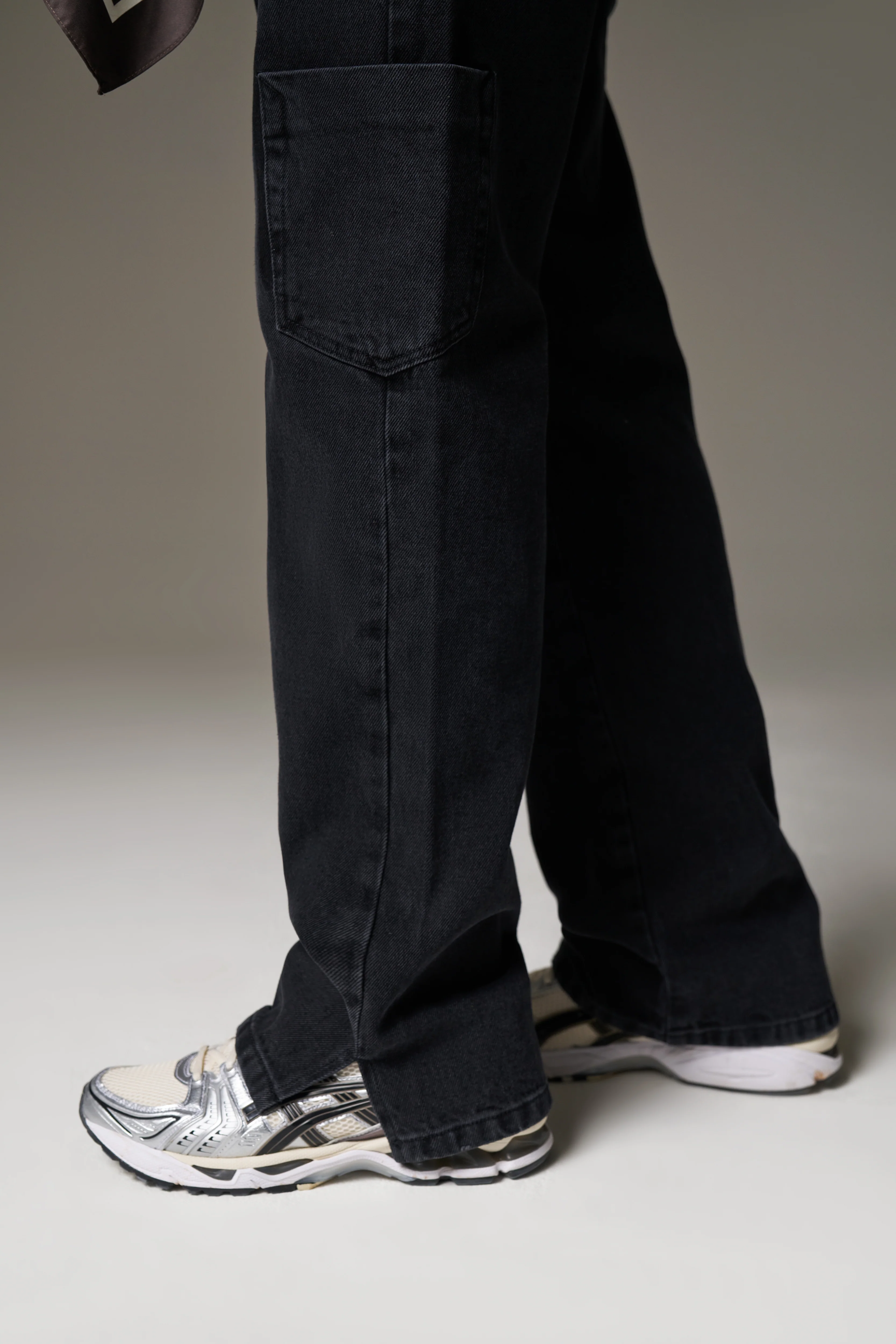 MULTI POCKET WASHED JEAN - BLACK WASH