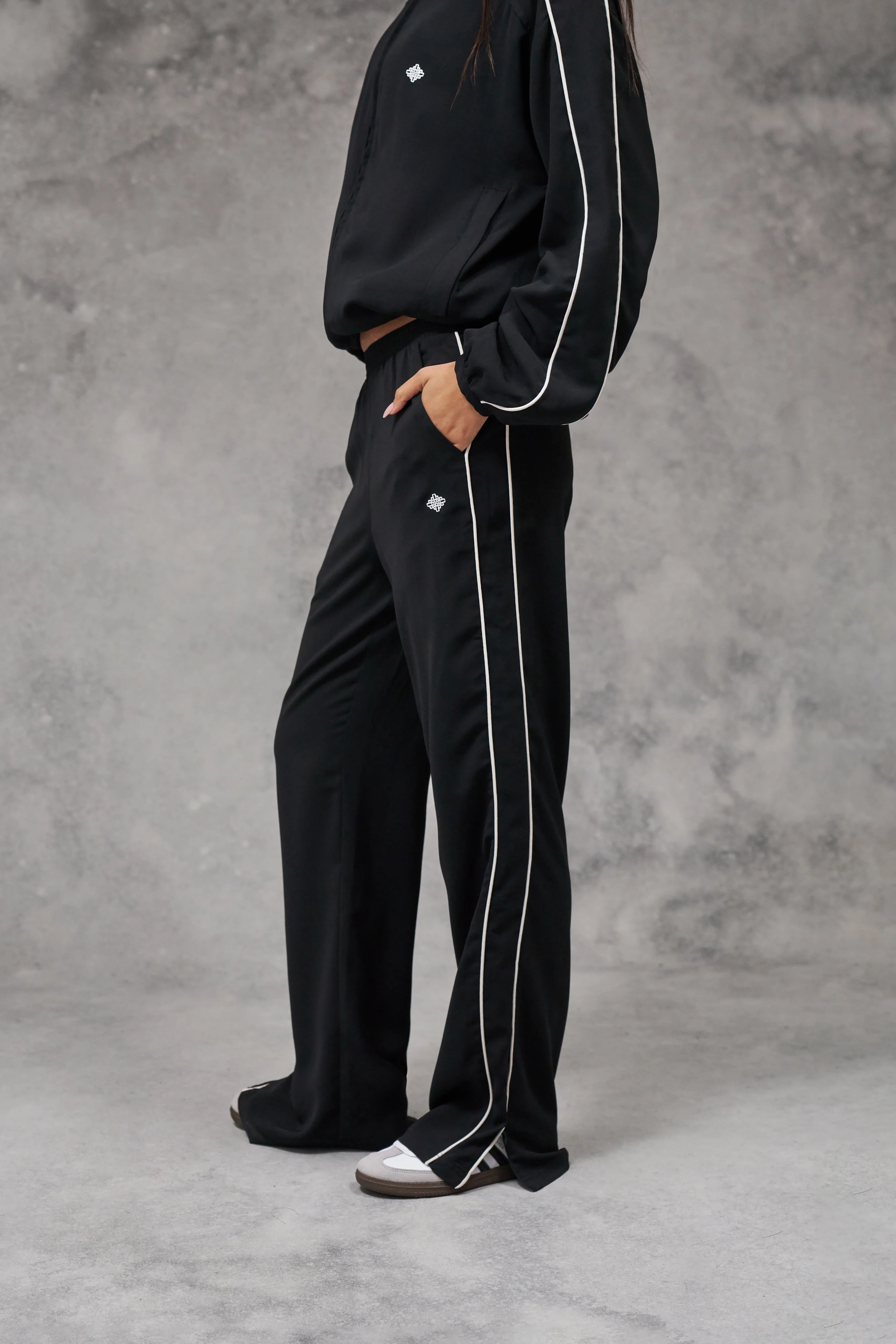 EMBLEM PIPED STRAIGHT LEG JOGGERS - BLACK