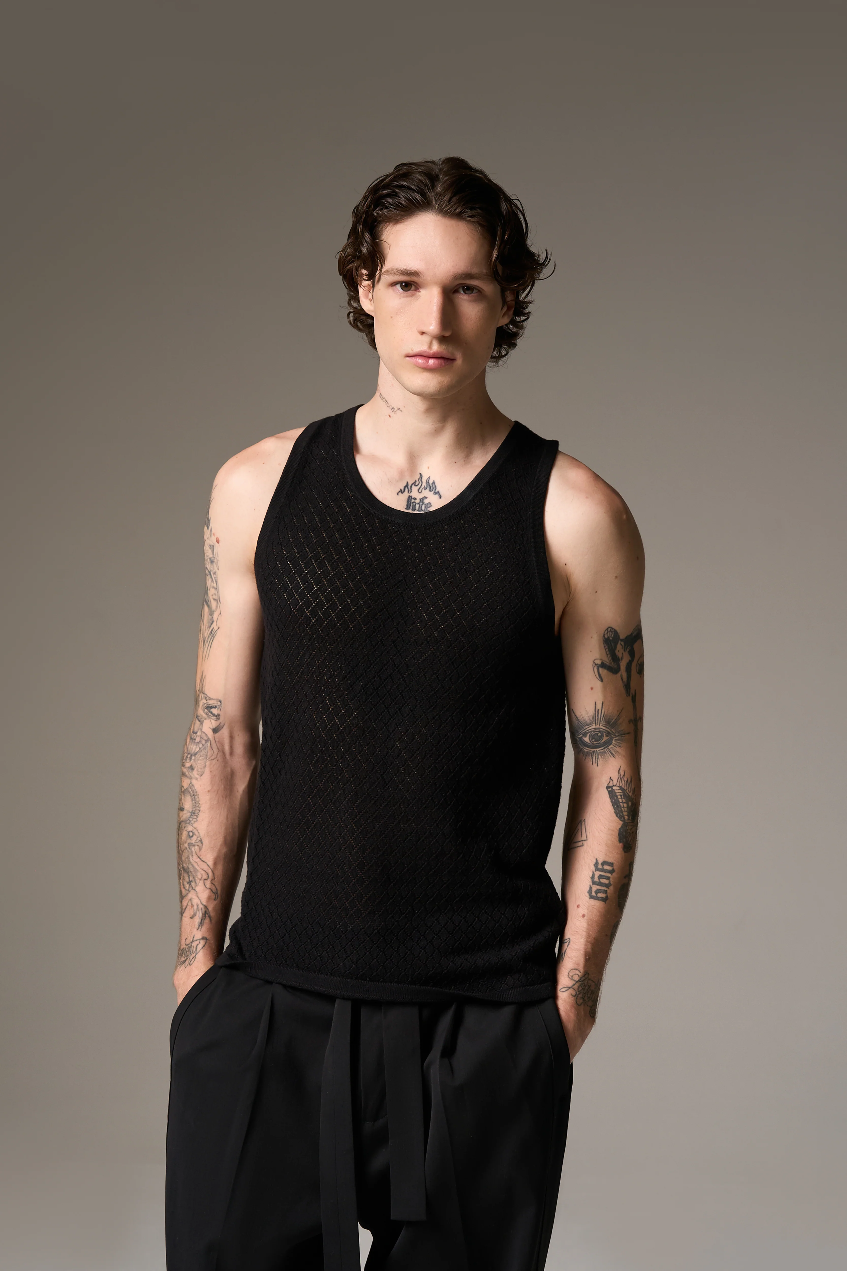 KNITTED VEST - BLACK