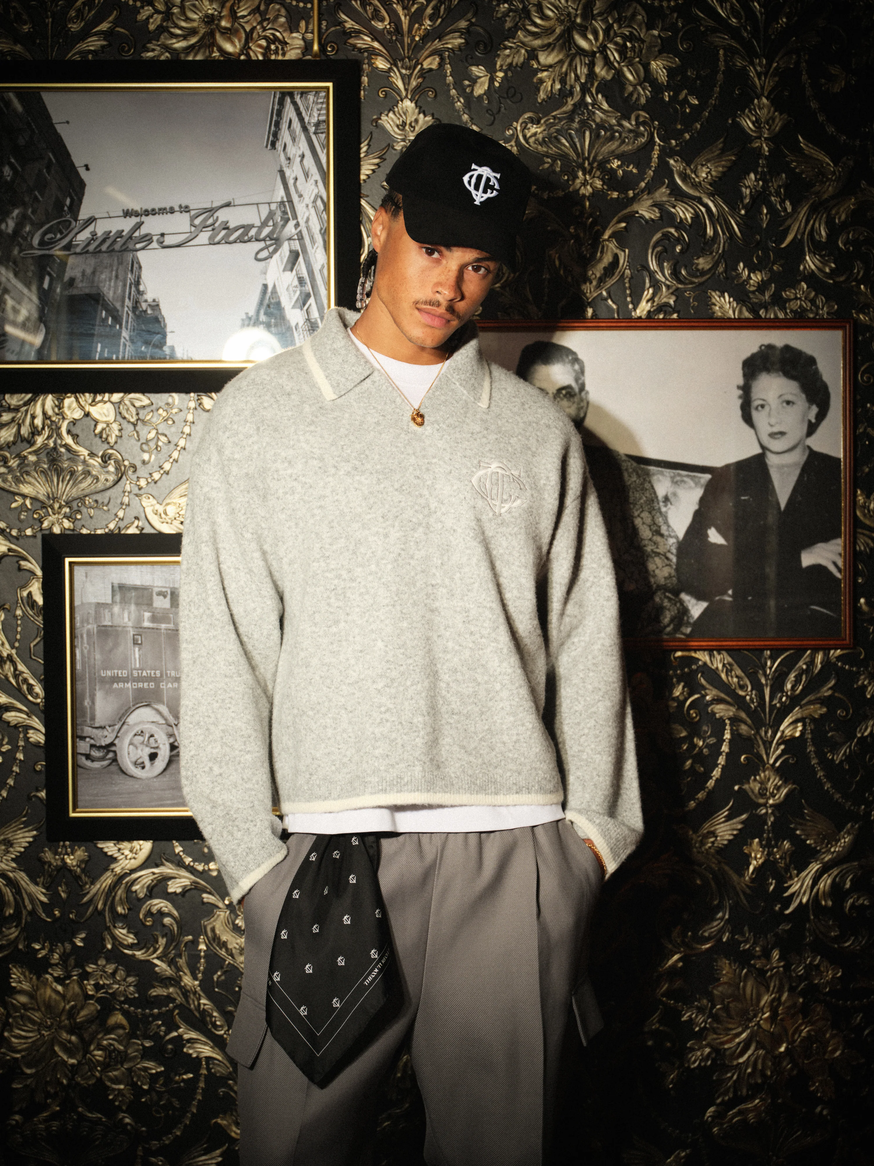 MONOGRAM EMBLEM KNITTED POLO TOP - GREY