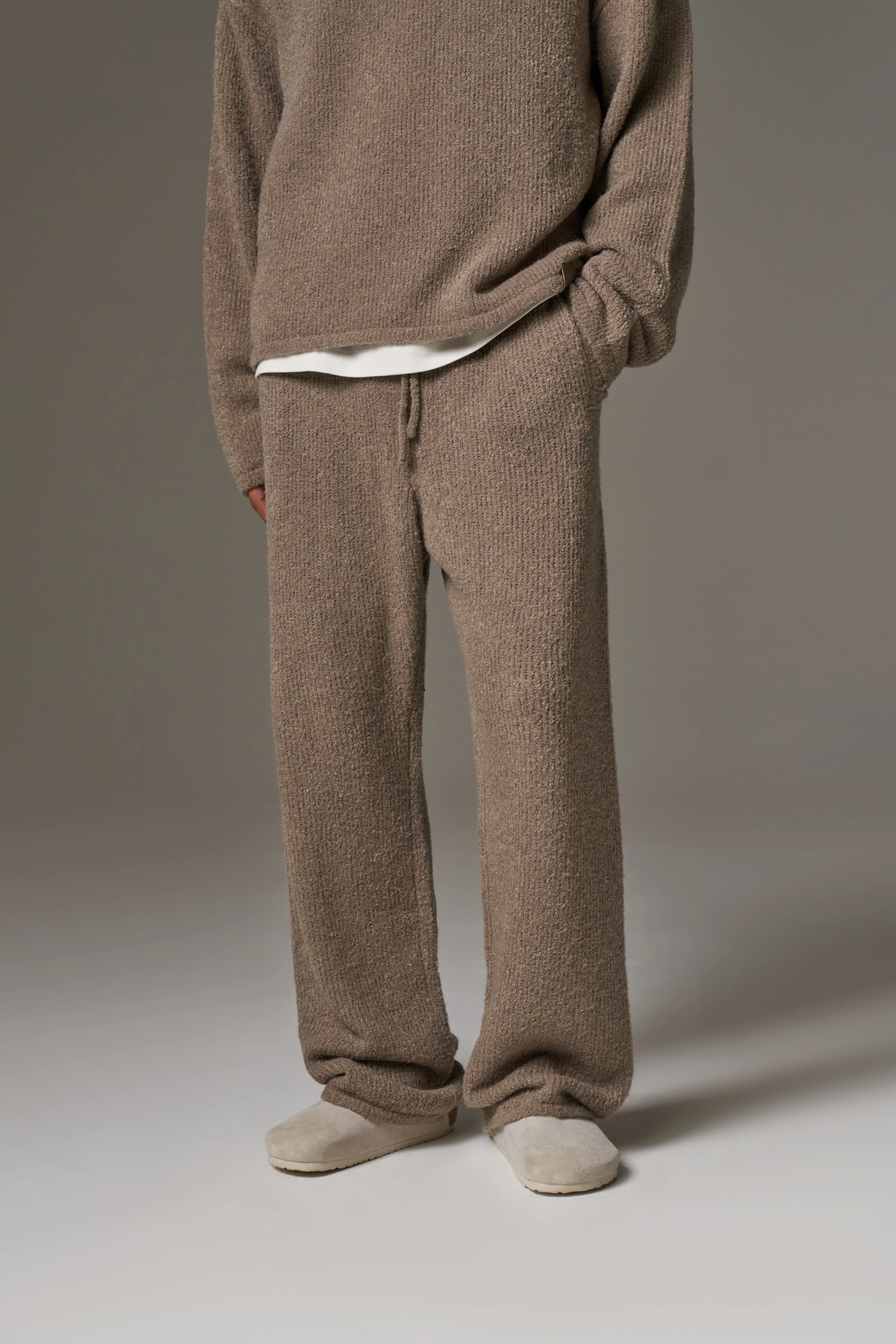 BOUCLE KNIT PANTS - BROWN