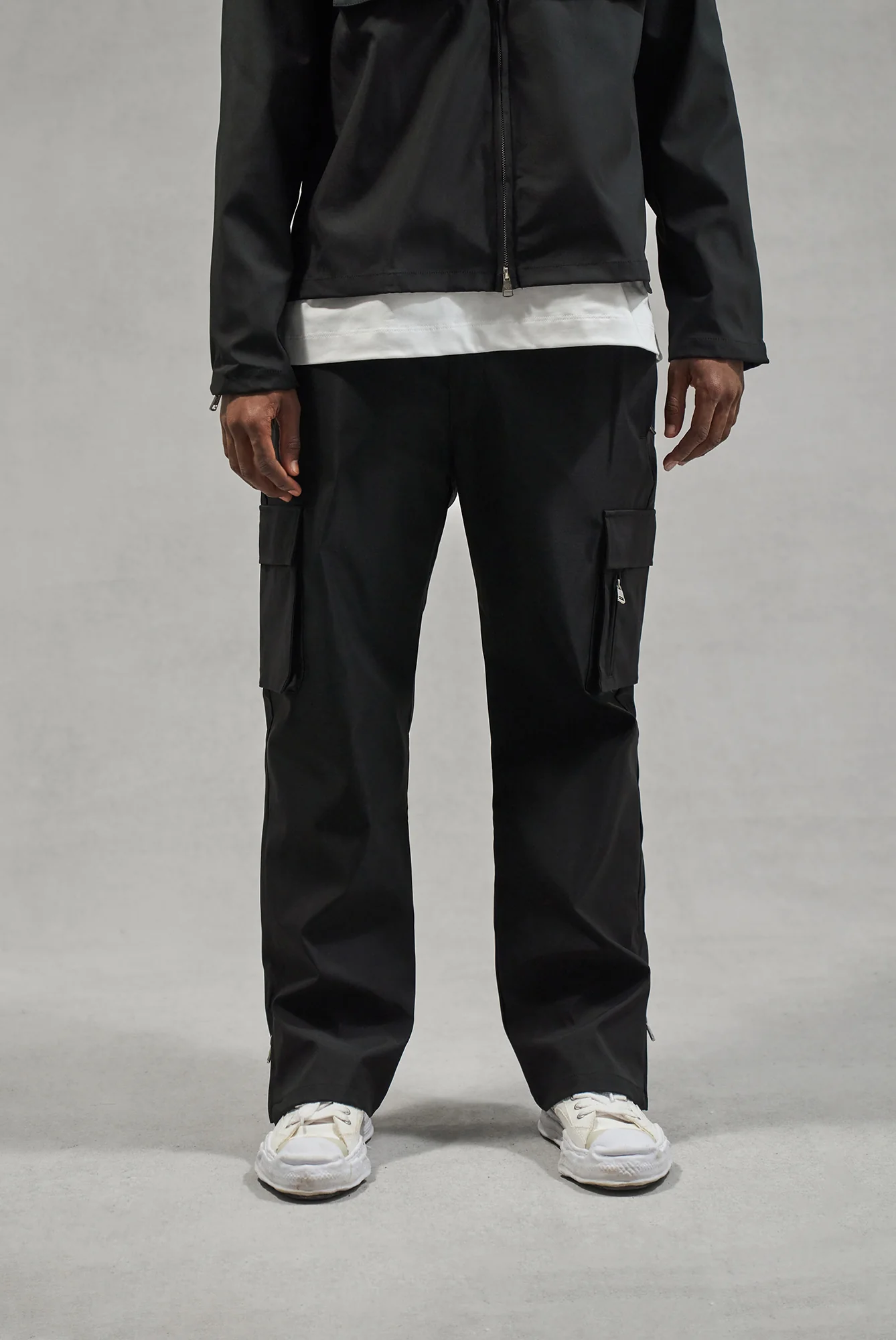 TECHNICAL CARGO TROUSERS - BLACK