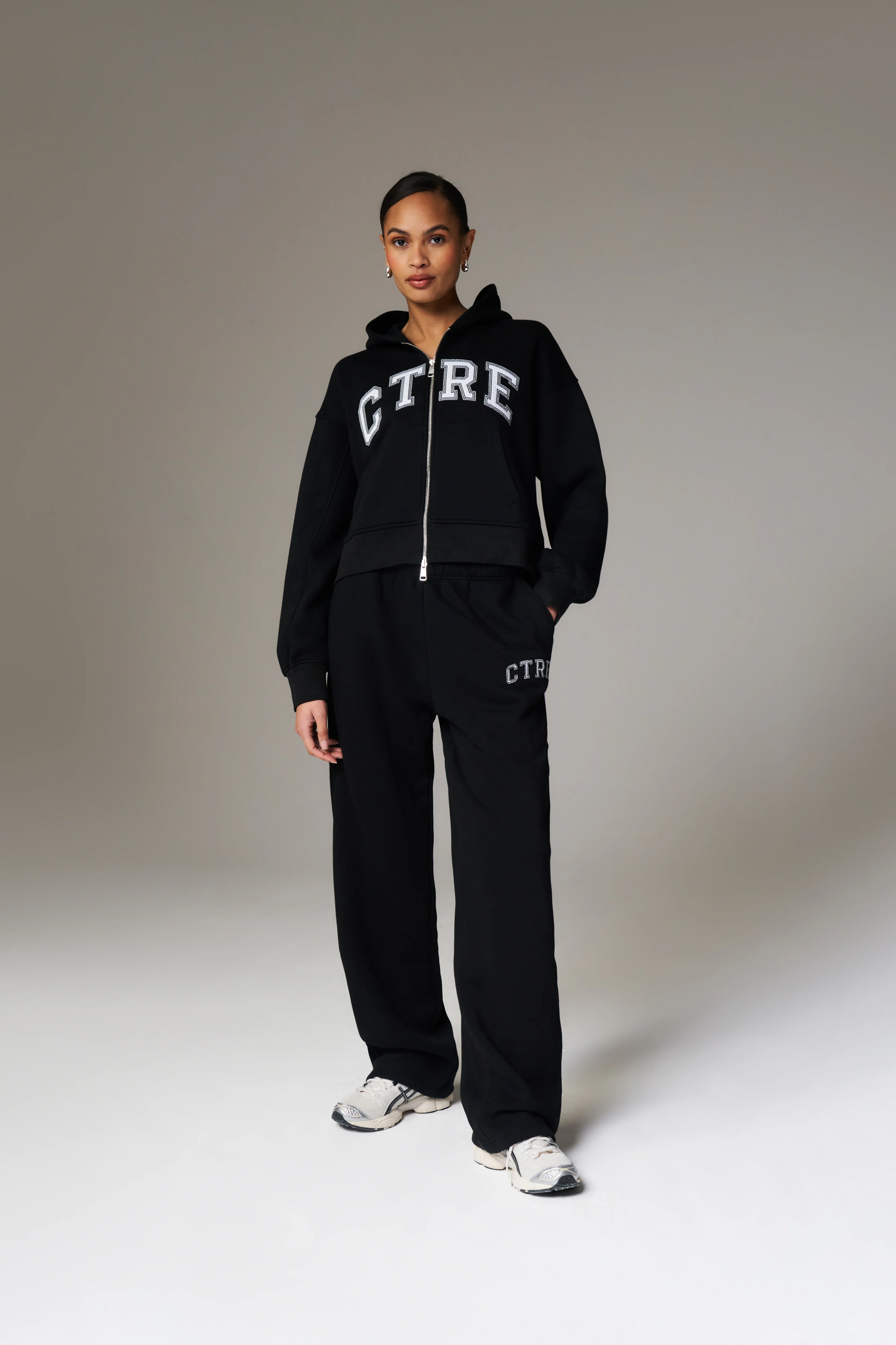 CTRE CROPPED ZIP THROUGH HOODIE - BLACK