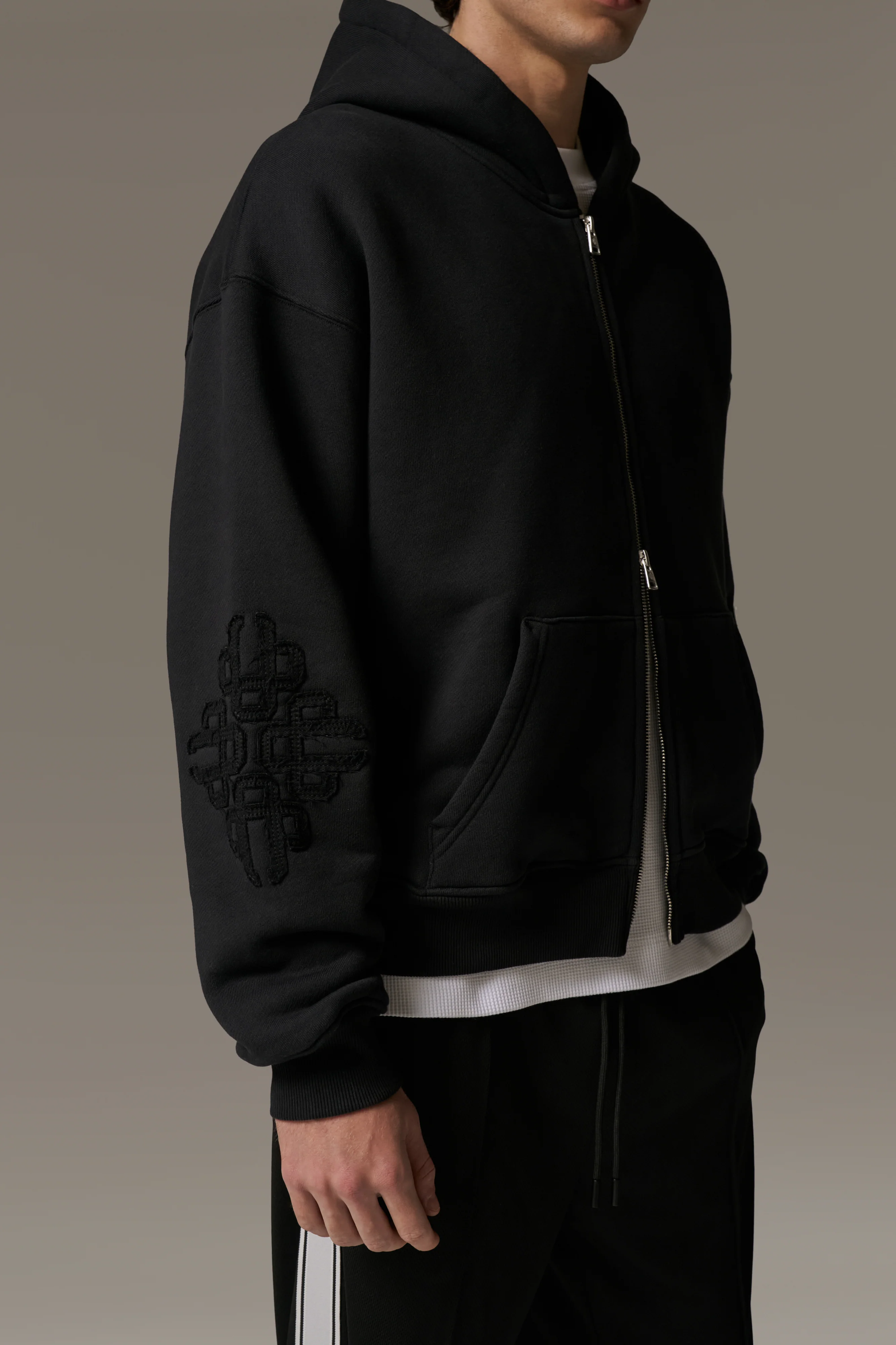 EMBLEM APPLIQUE ZIP THROUGH HOODIE - BLACK