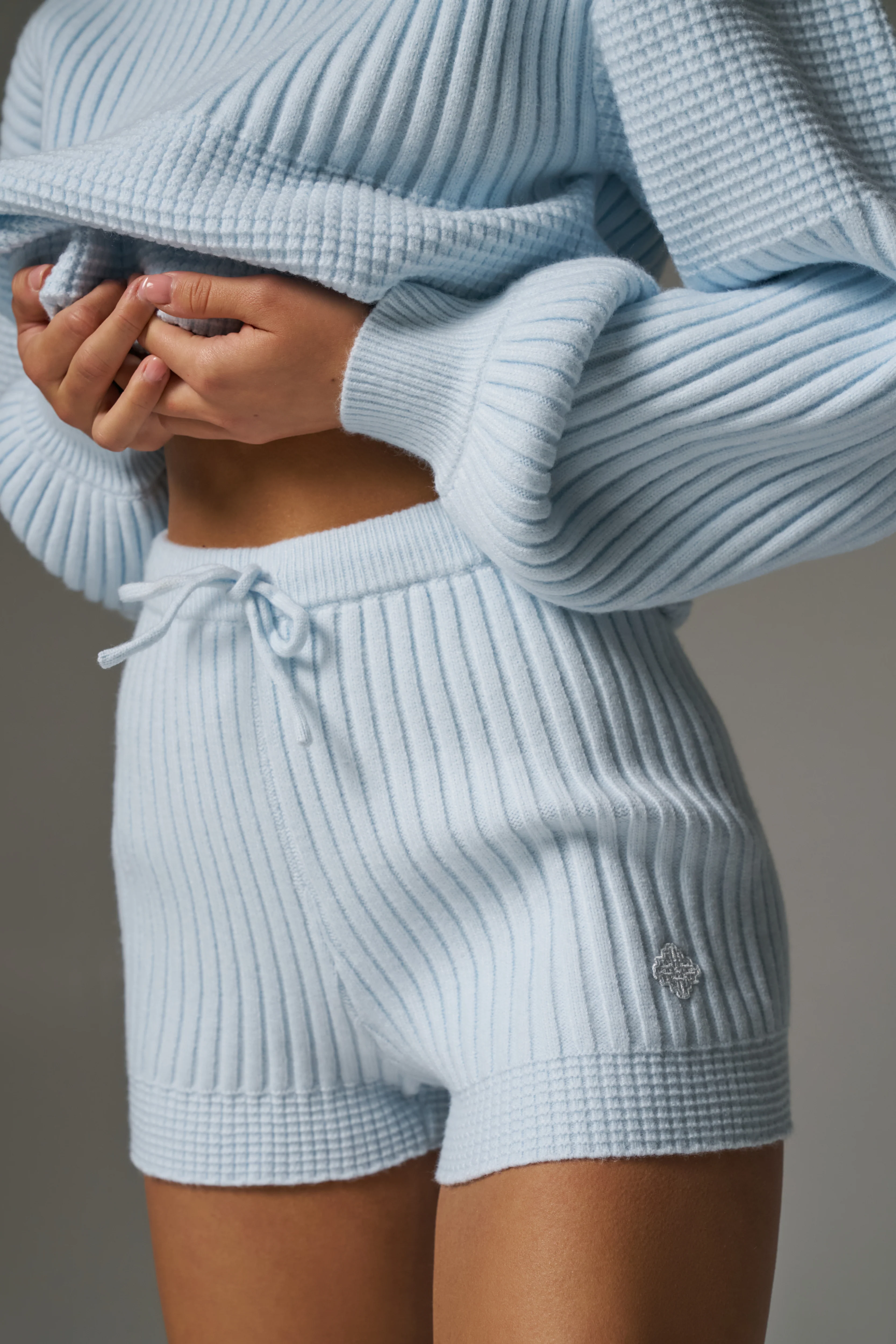 CONTRAST KNIT MINI SHORTS - LIGHT BLUE