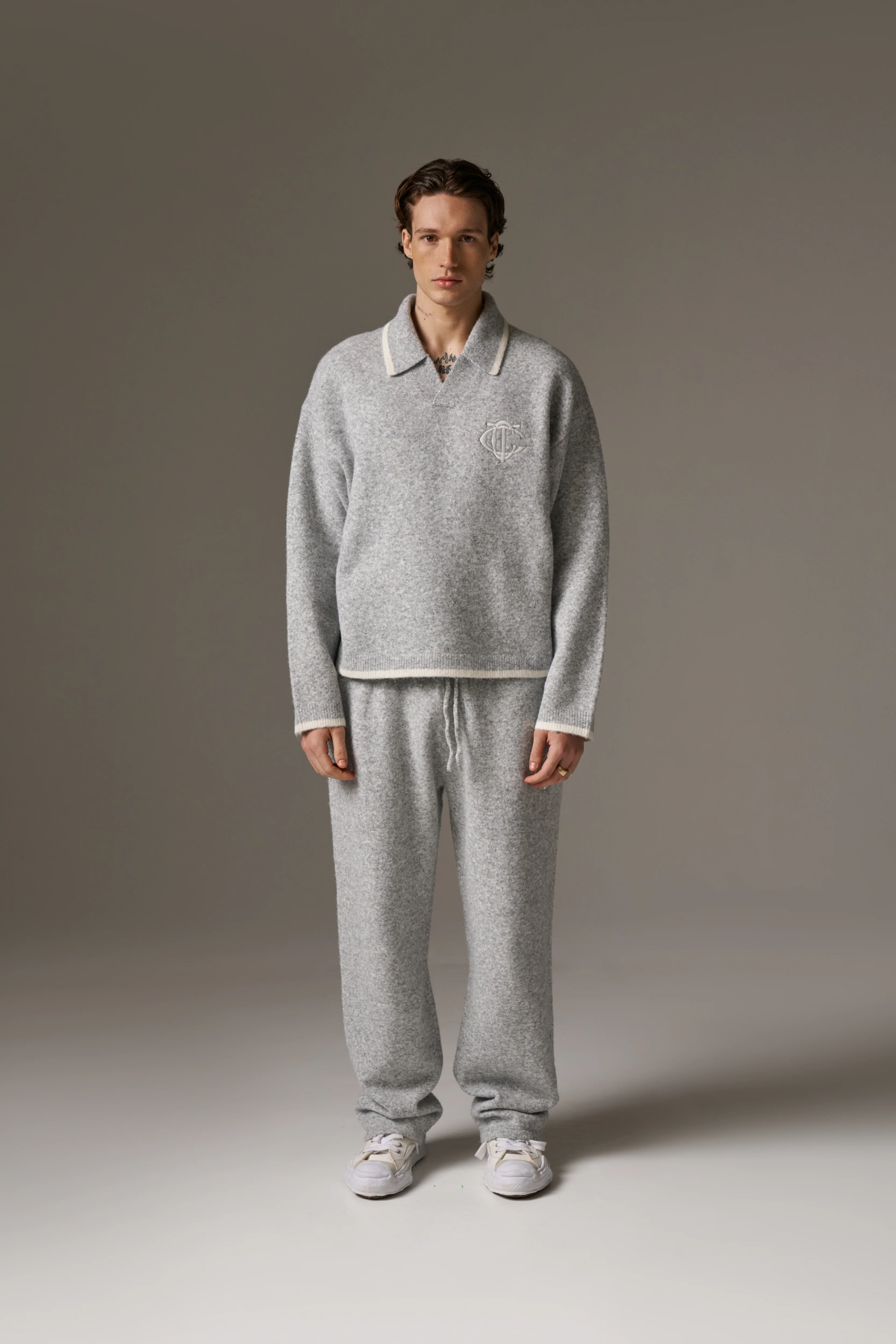 MONOGRAM EMBLEM KNITTED POLO TOP - GREY