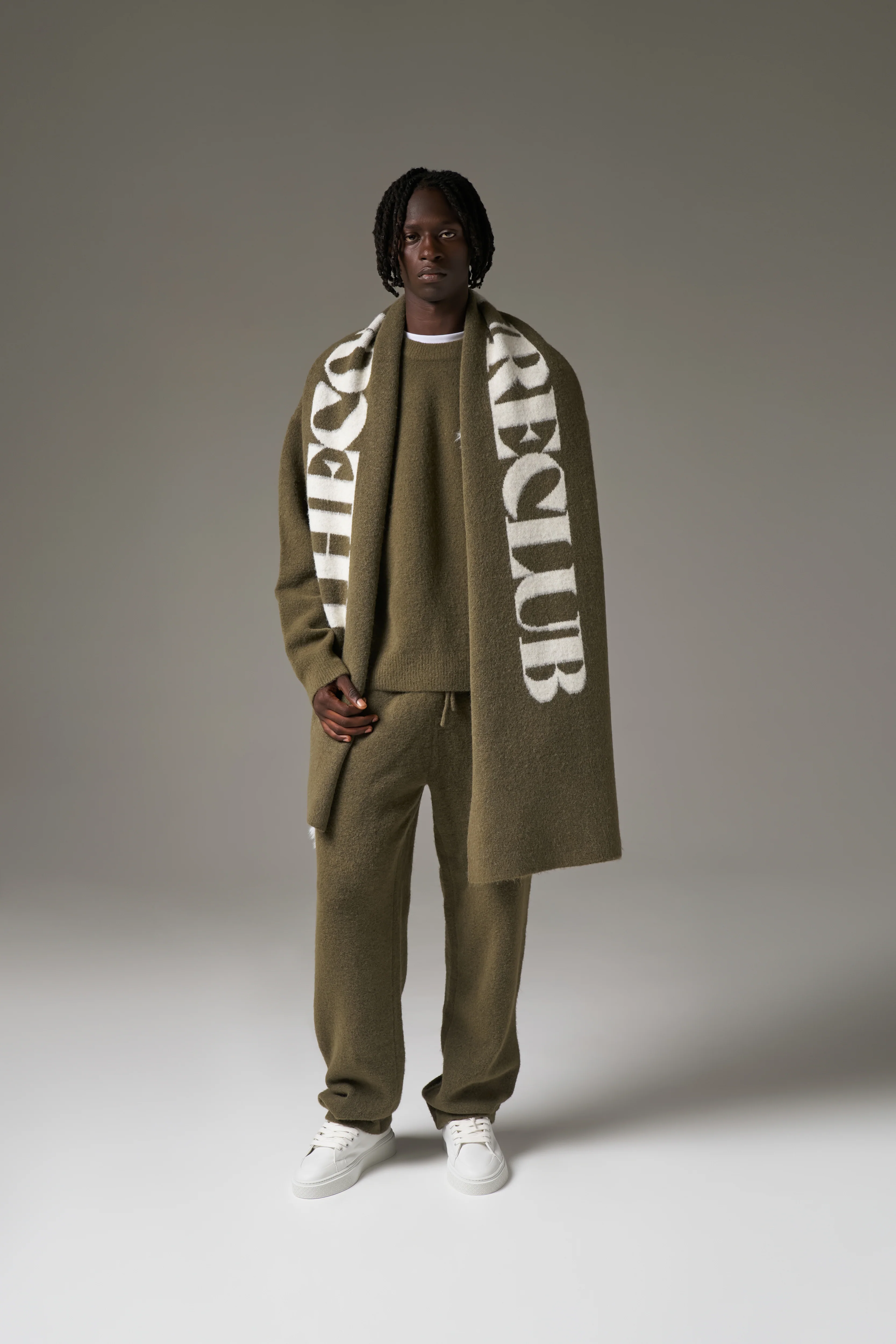 MONOGRAM EMBLEM FLUFFY KNIT CREW - KHAKI