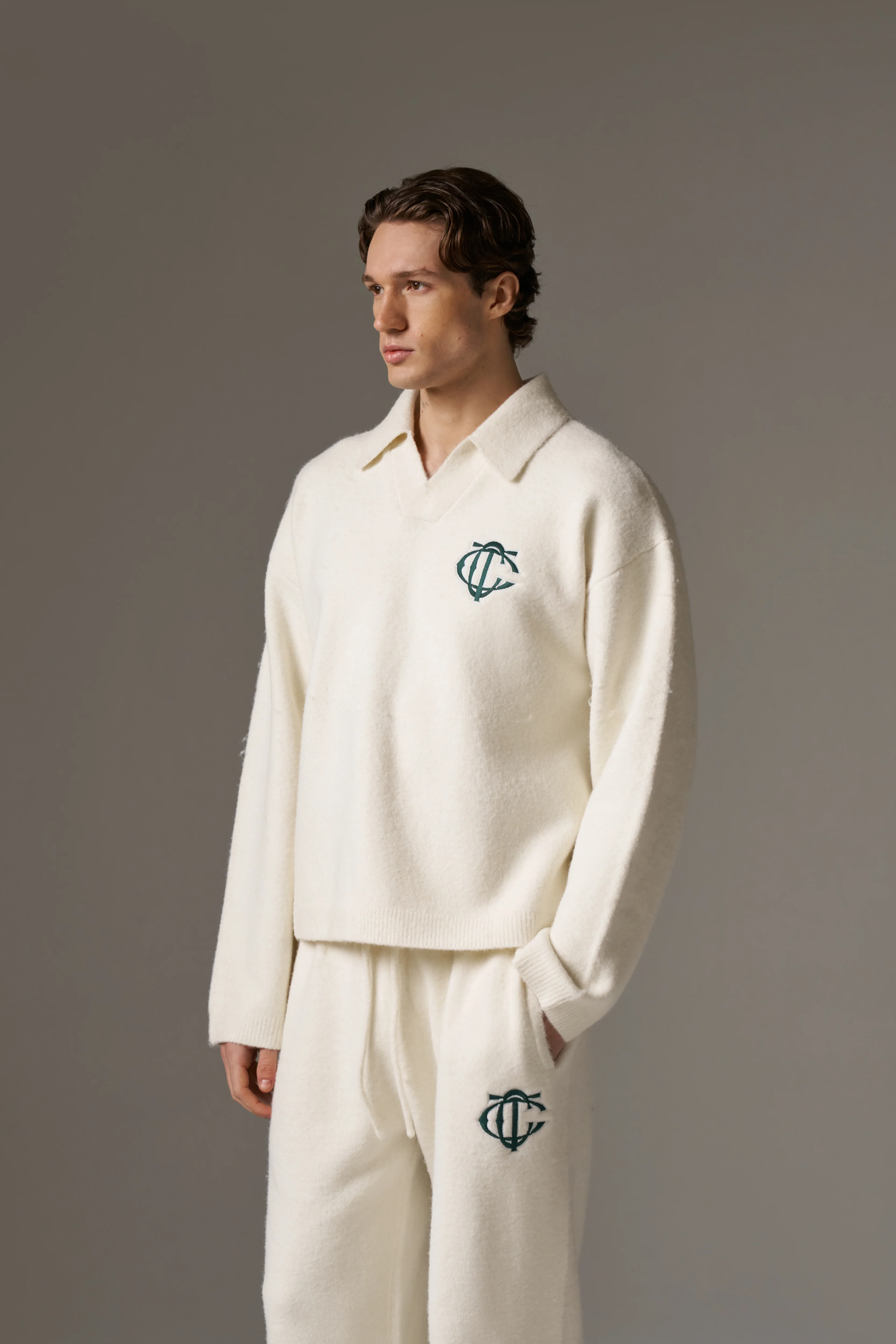 MONOGRAM EMBLEM KNITTED POLO TOP - OFF WHITE