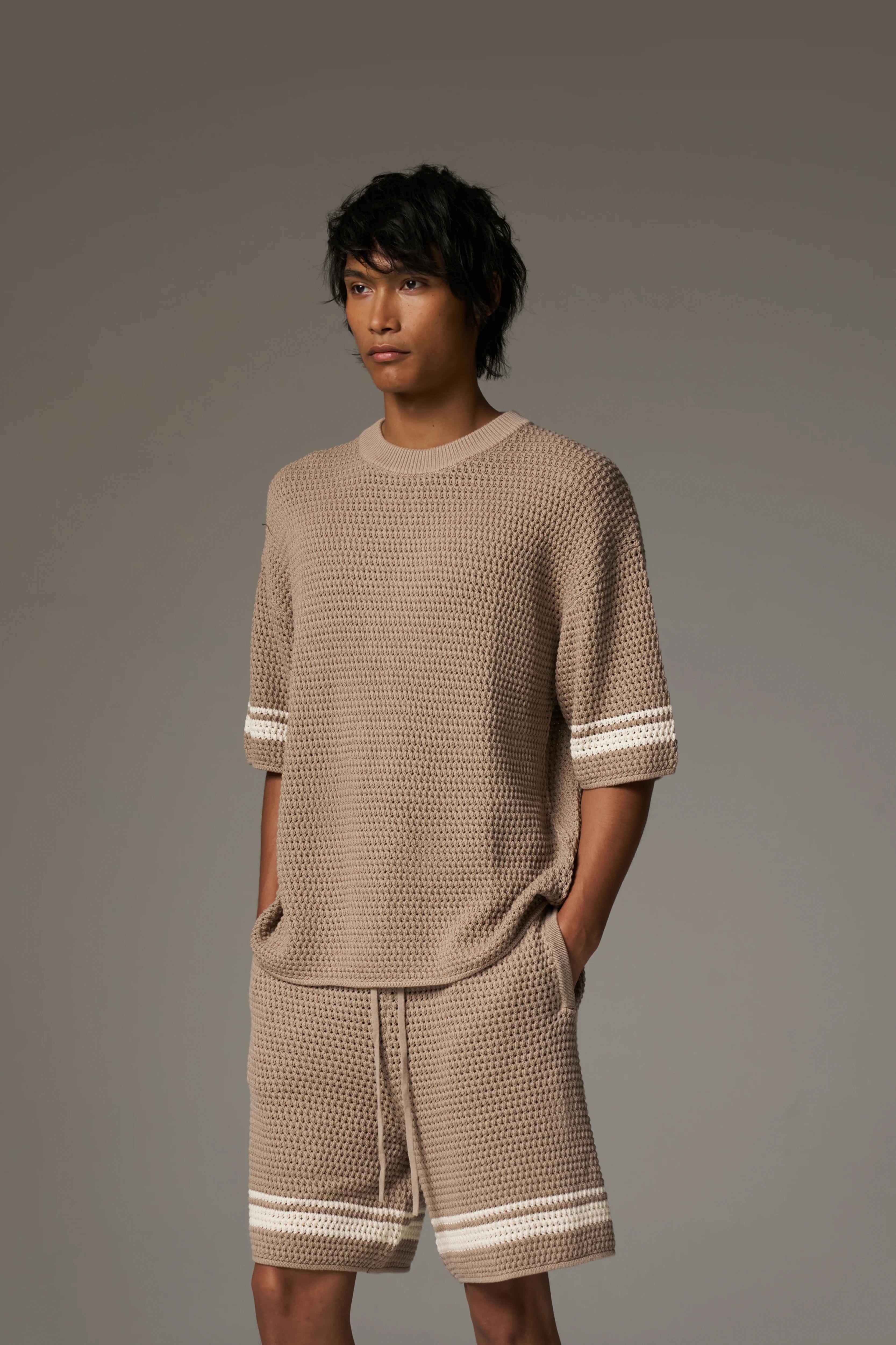 CROCHET KNITTED CONTRAST STRIPE T-SHIRT - BROWN