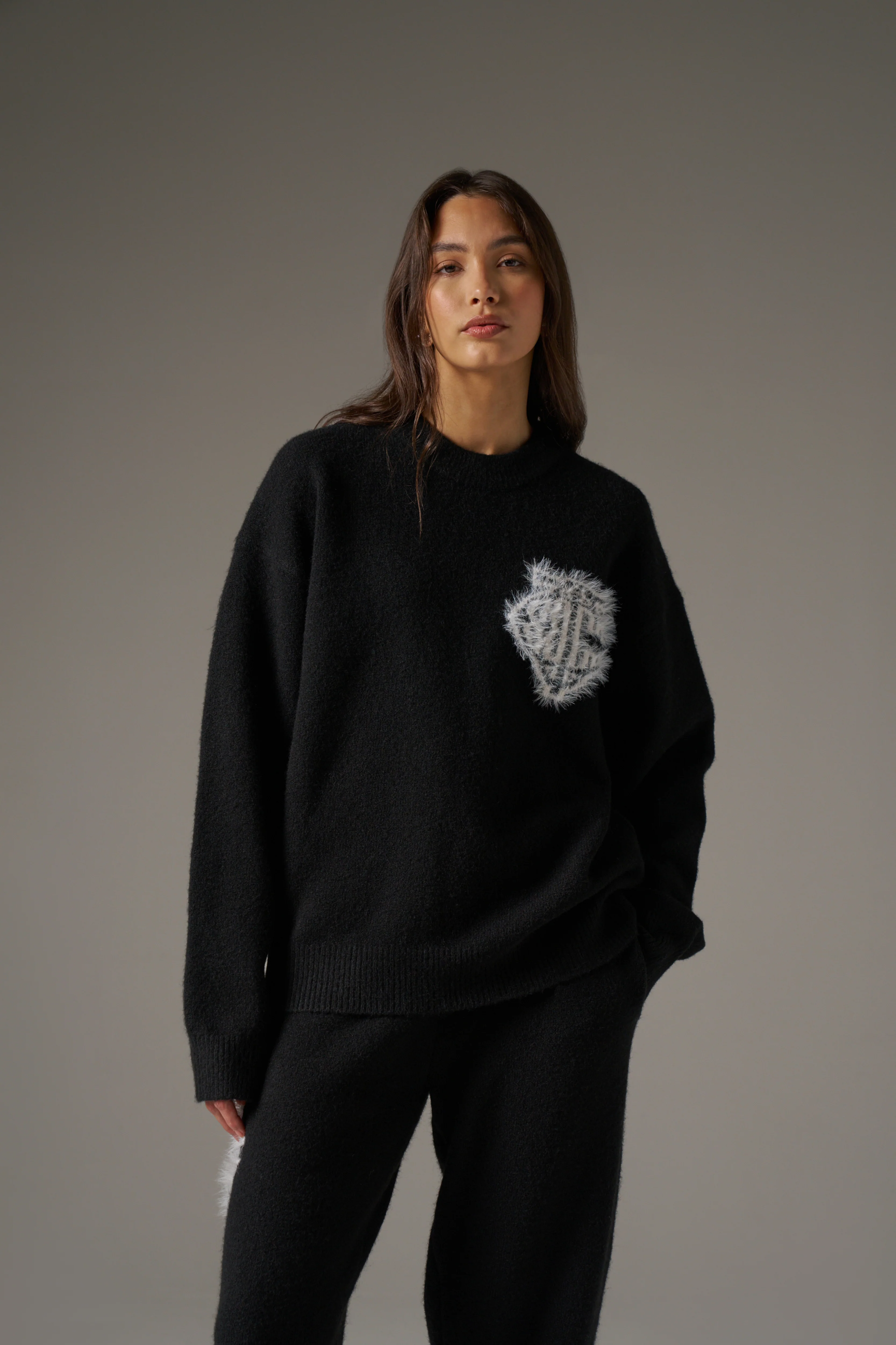 MONOGRAM EMBLEM FLUFFY KNIT CREW - BLACK