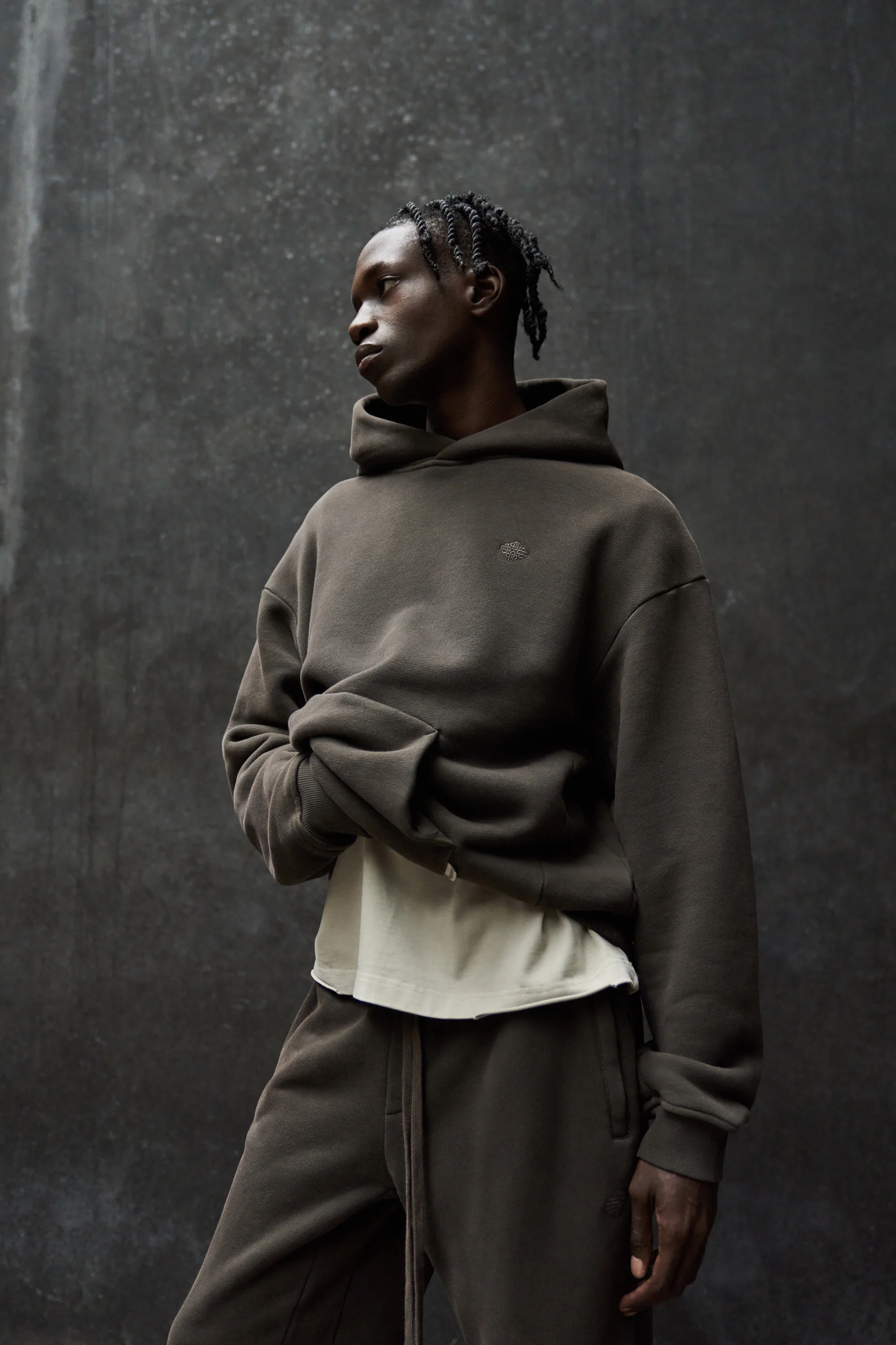 LAUNDERED CLASSICS HOODIE - WASHED BROWN