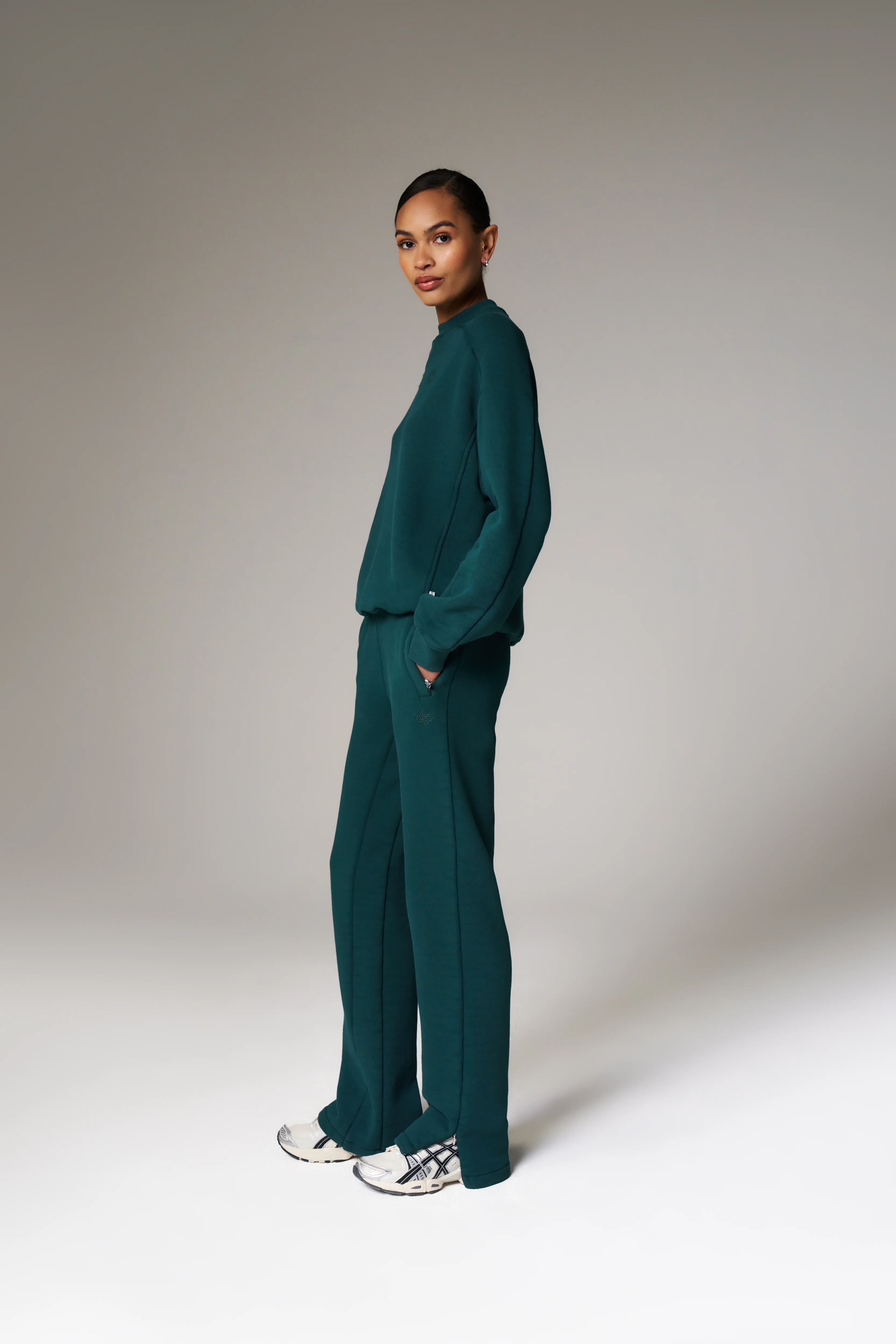 LAUNDERED CLASSICS STRAIGHT LEG JOGGERS - GREEN