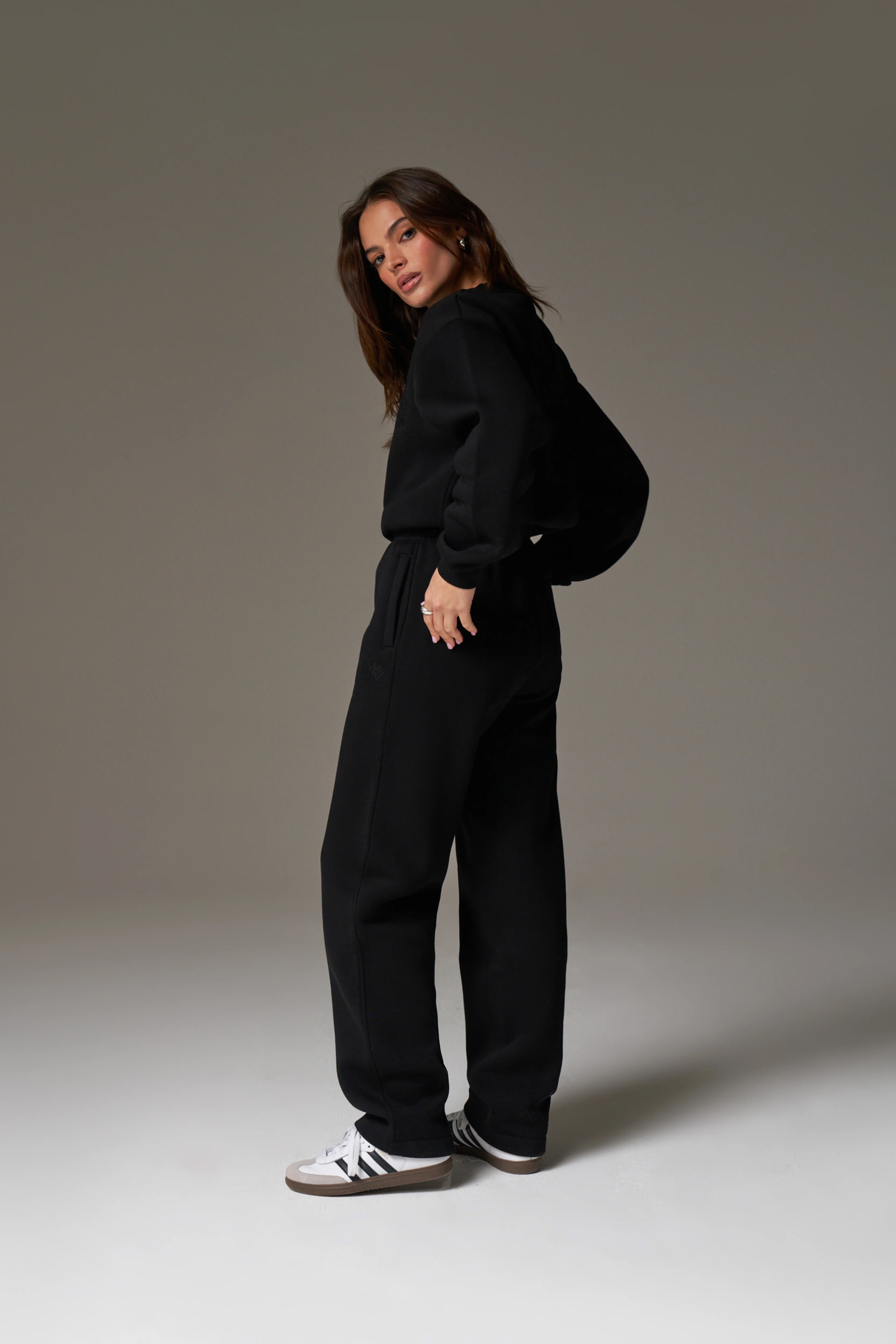 EMBROIDERED CREST RELAXED JOGGERS - BLACK