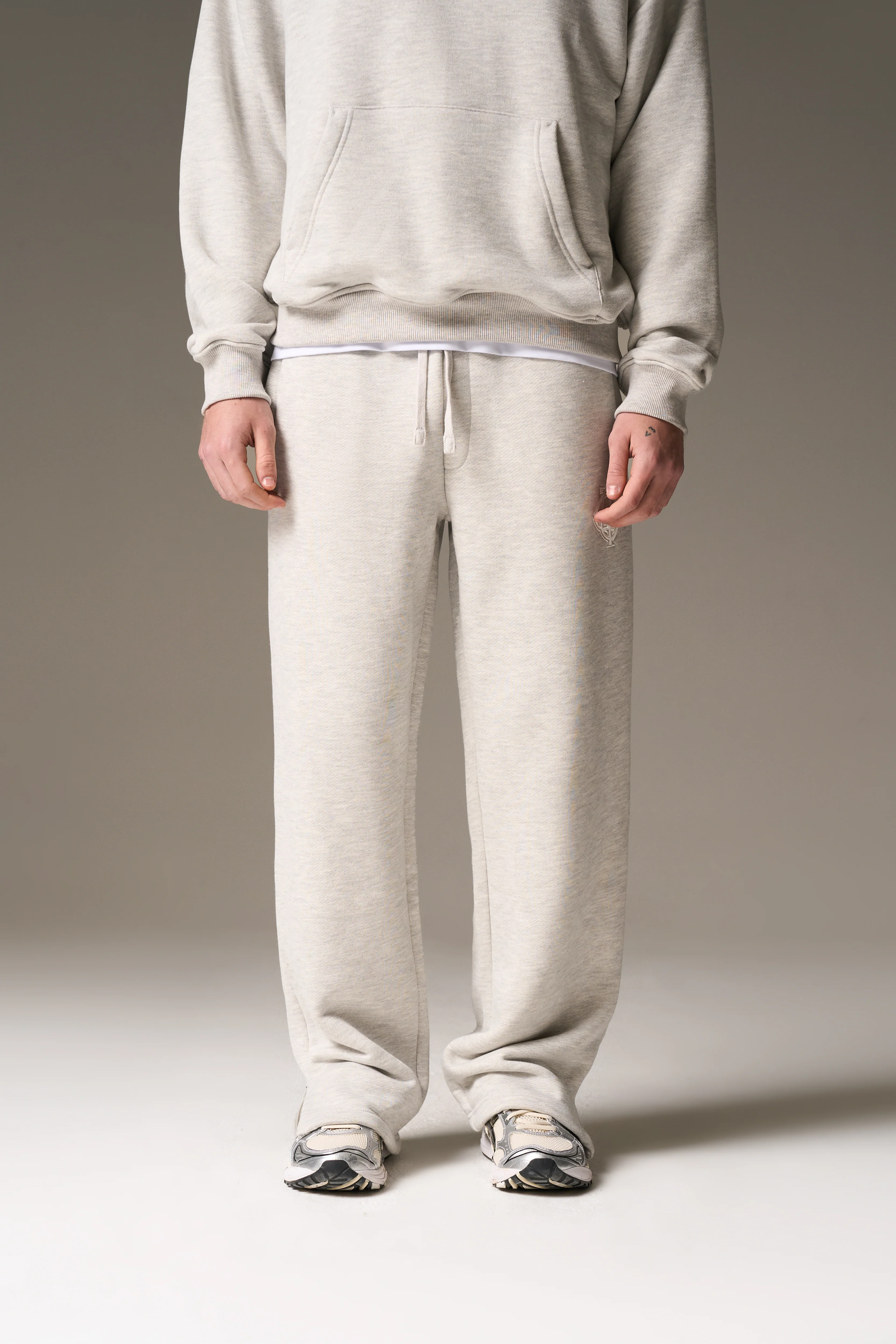 HEAVYWEIGHT MONOGRAM EMBLEM JOGGERS - GREY MARL