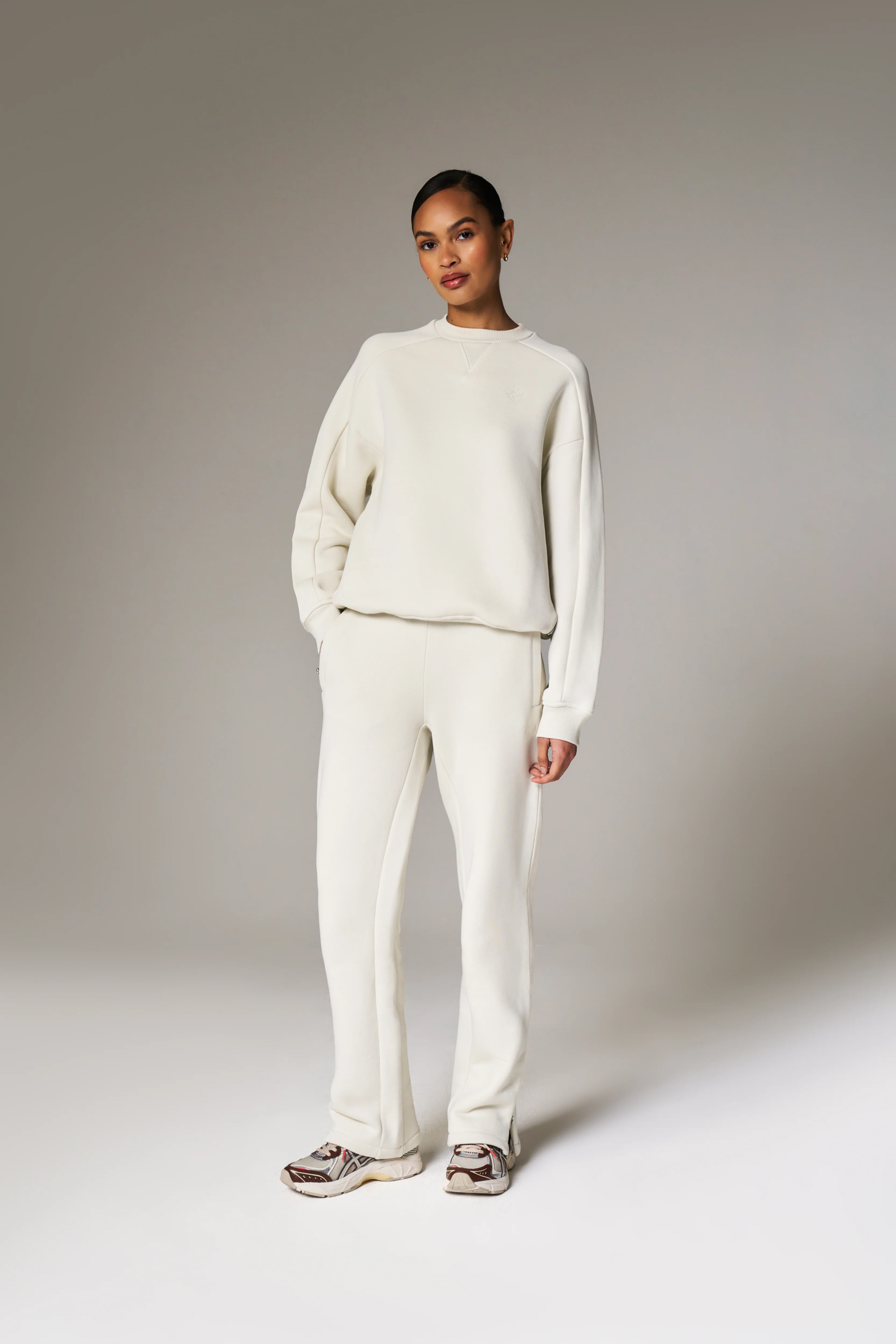 LAUNDERED CLASSICS STRAIGHT LEG JOGGERS - ECRU