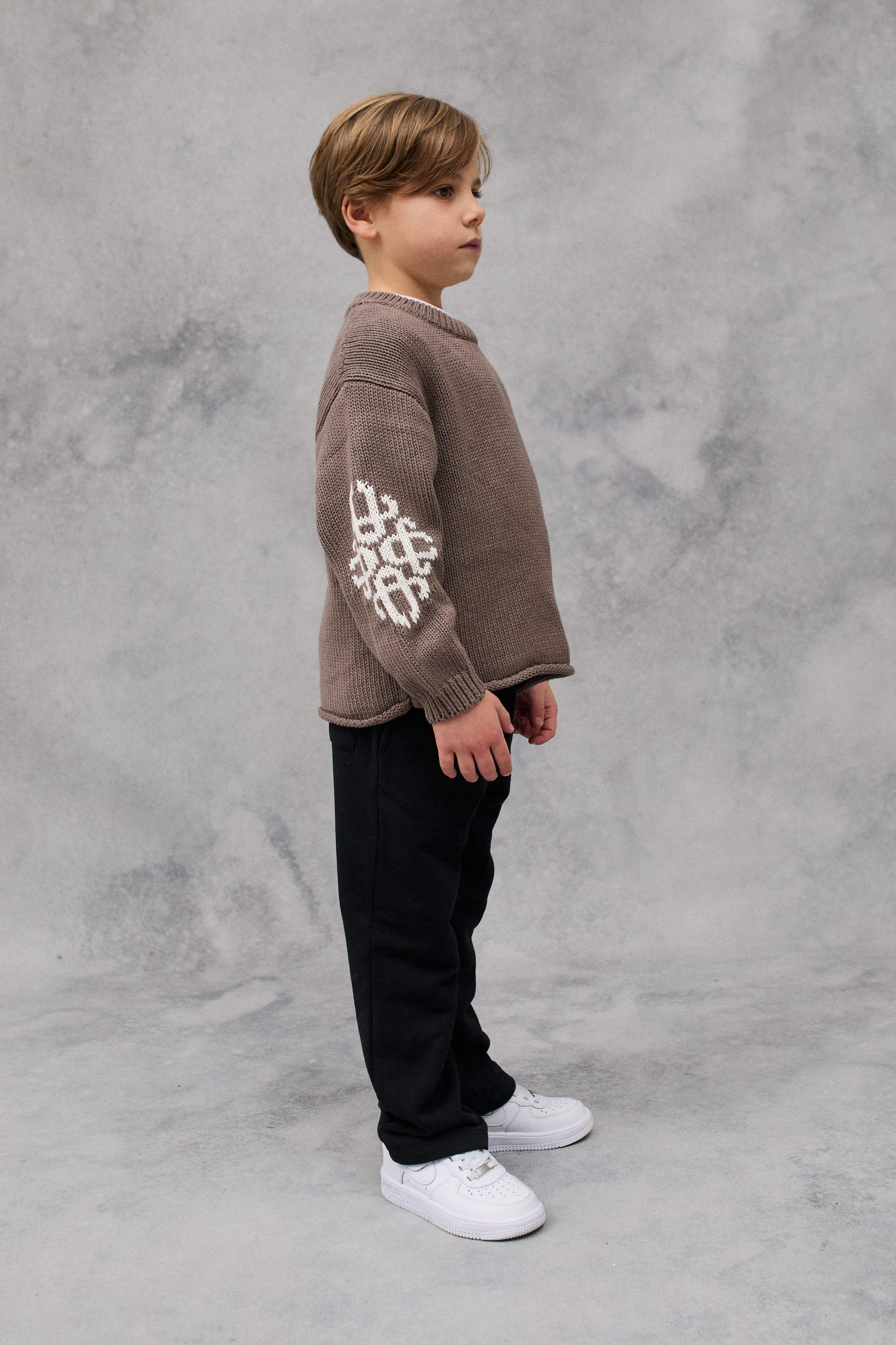 JNR CHUNKY KNIT EMBLEM JUMPER - BROWN