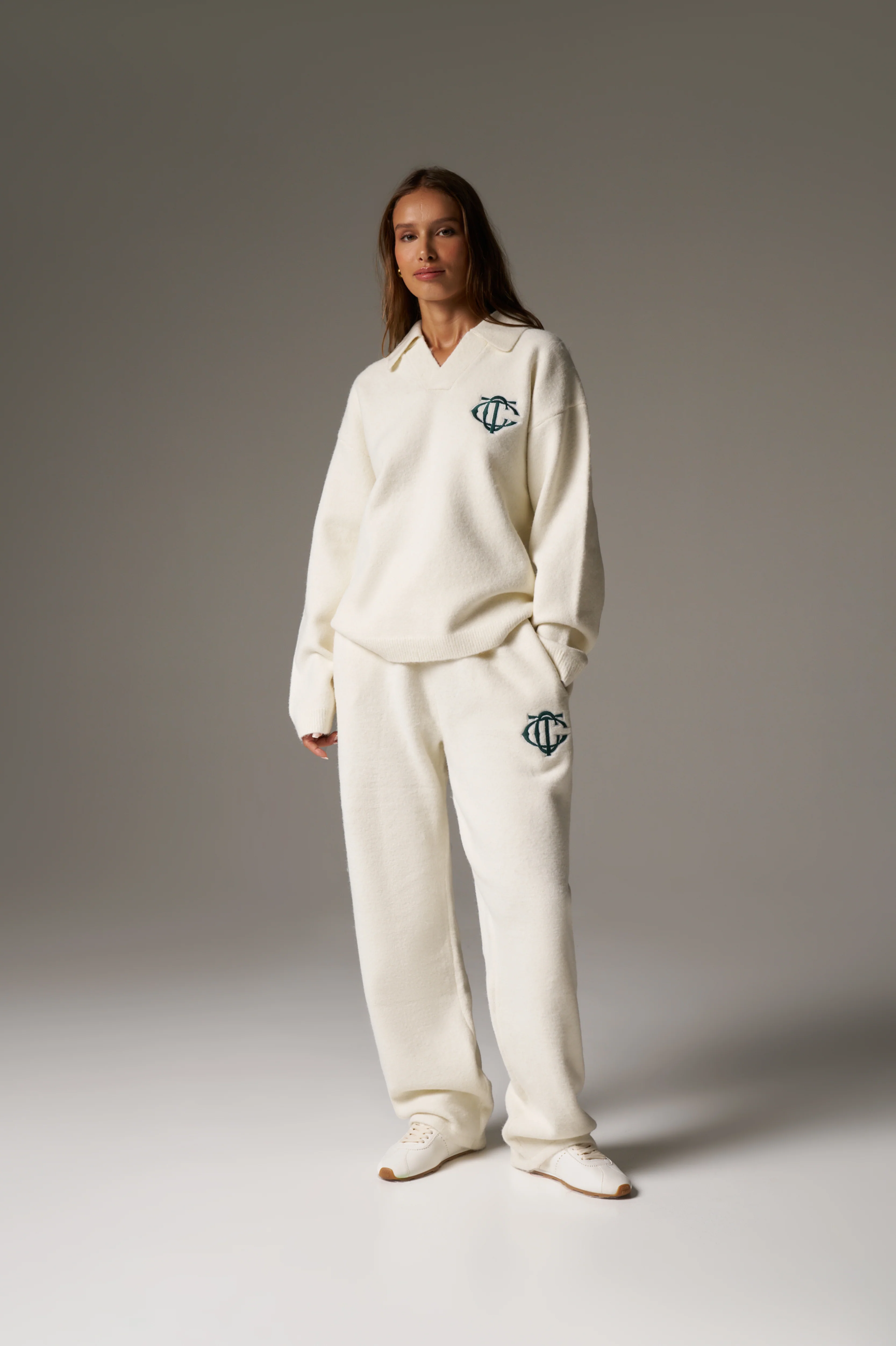 MONOGRAM EMBLEM KNITTED POLO TOP - OFF WHITE