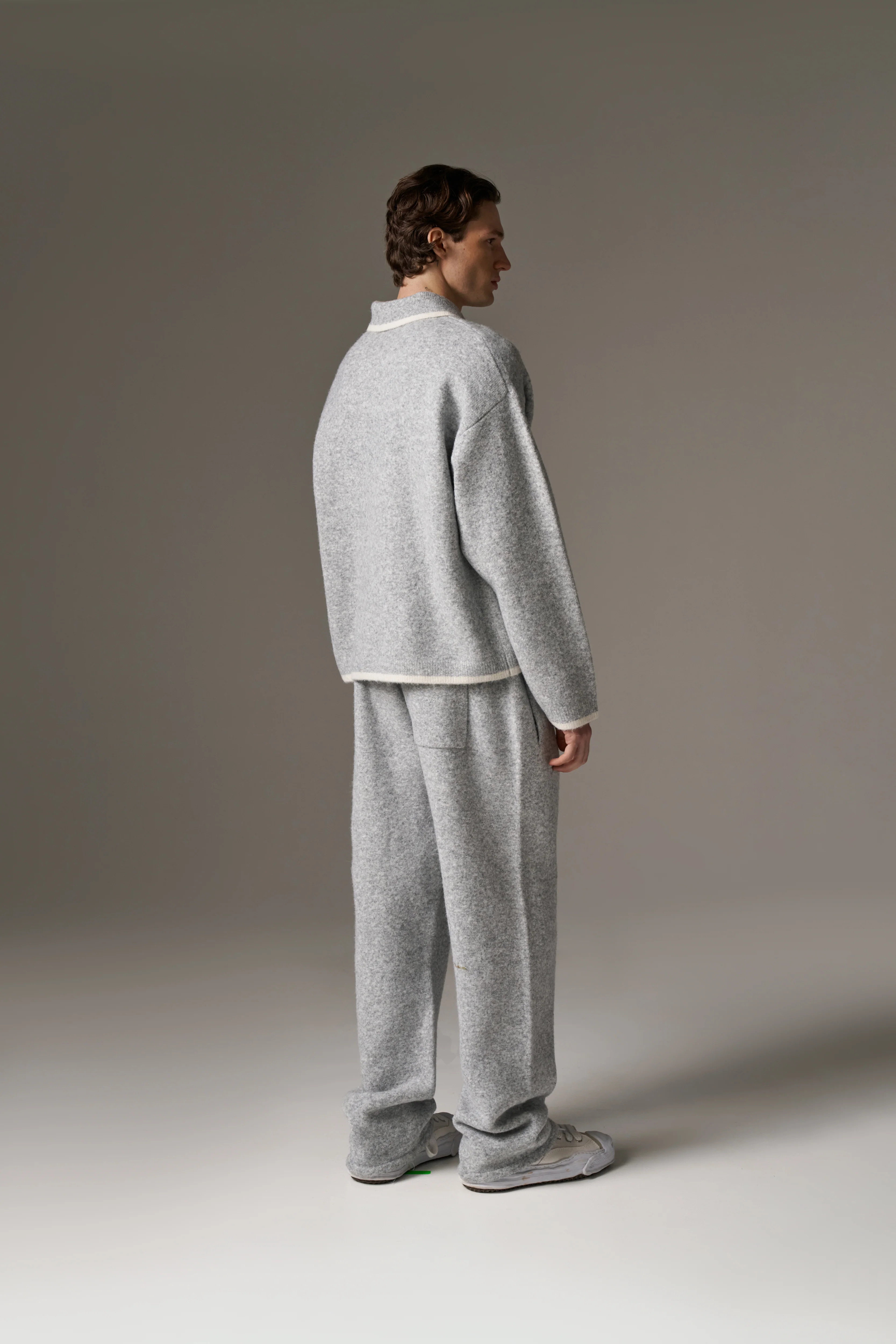 MONOGRAM EMBLEM KNITTED POLO TOP - GREY