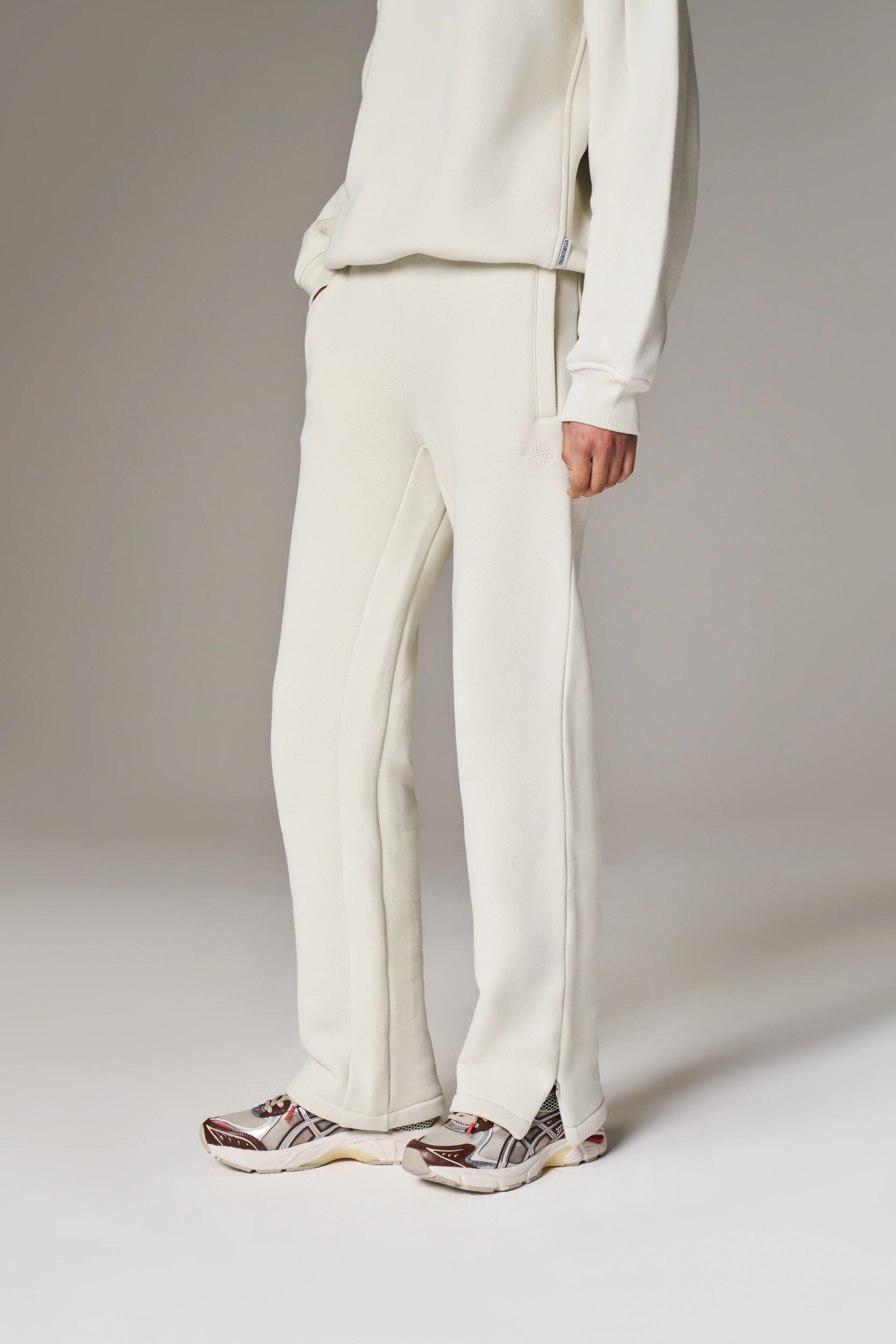 LAUNDERED CLASSICS STRAIGHT LEG JOGGERS - ECRU