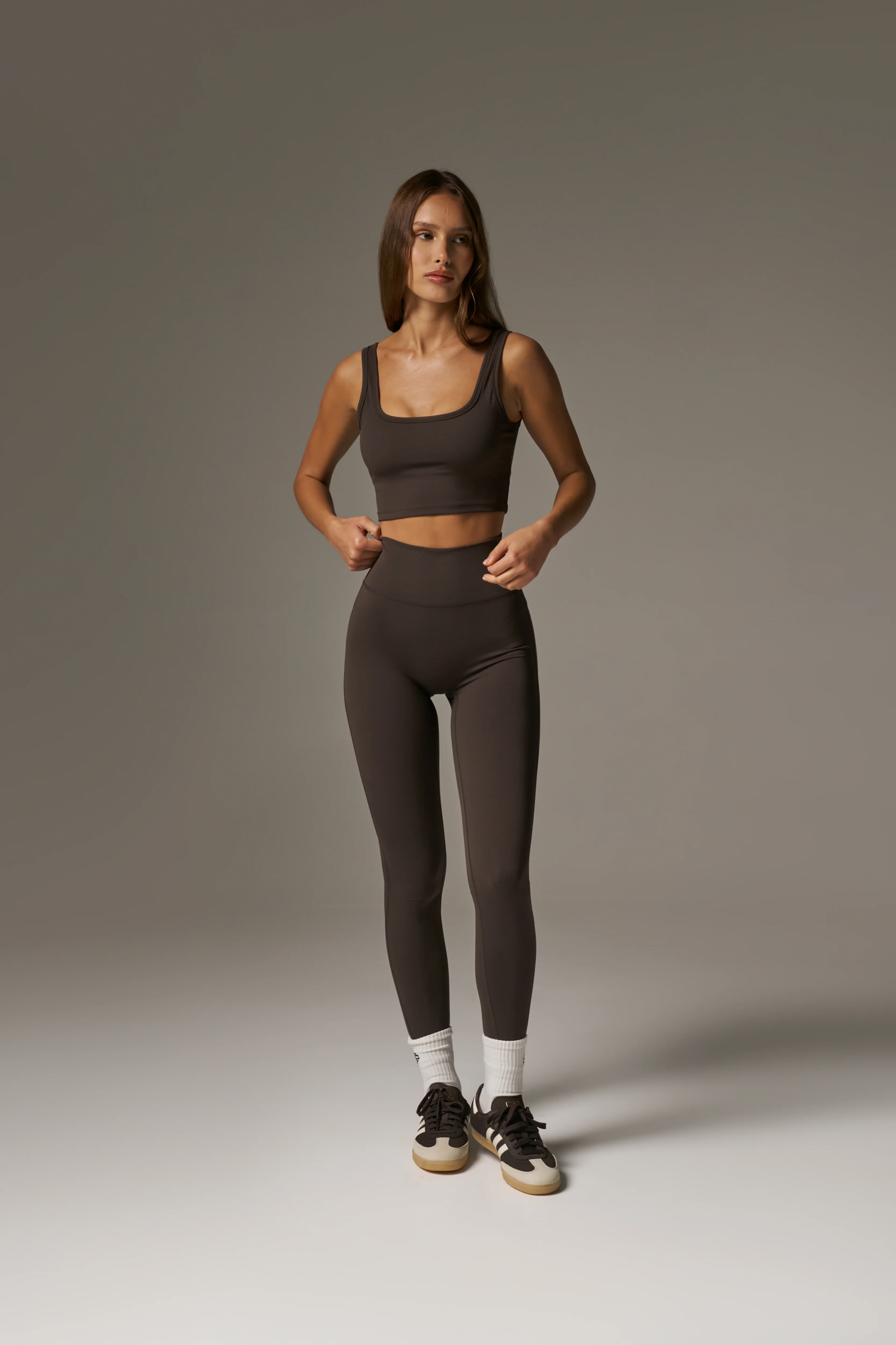 SCULPTING STRETCH EMBLEM LEGGINGS - CHOCOLATE