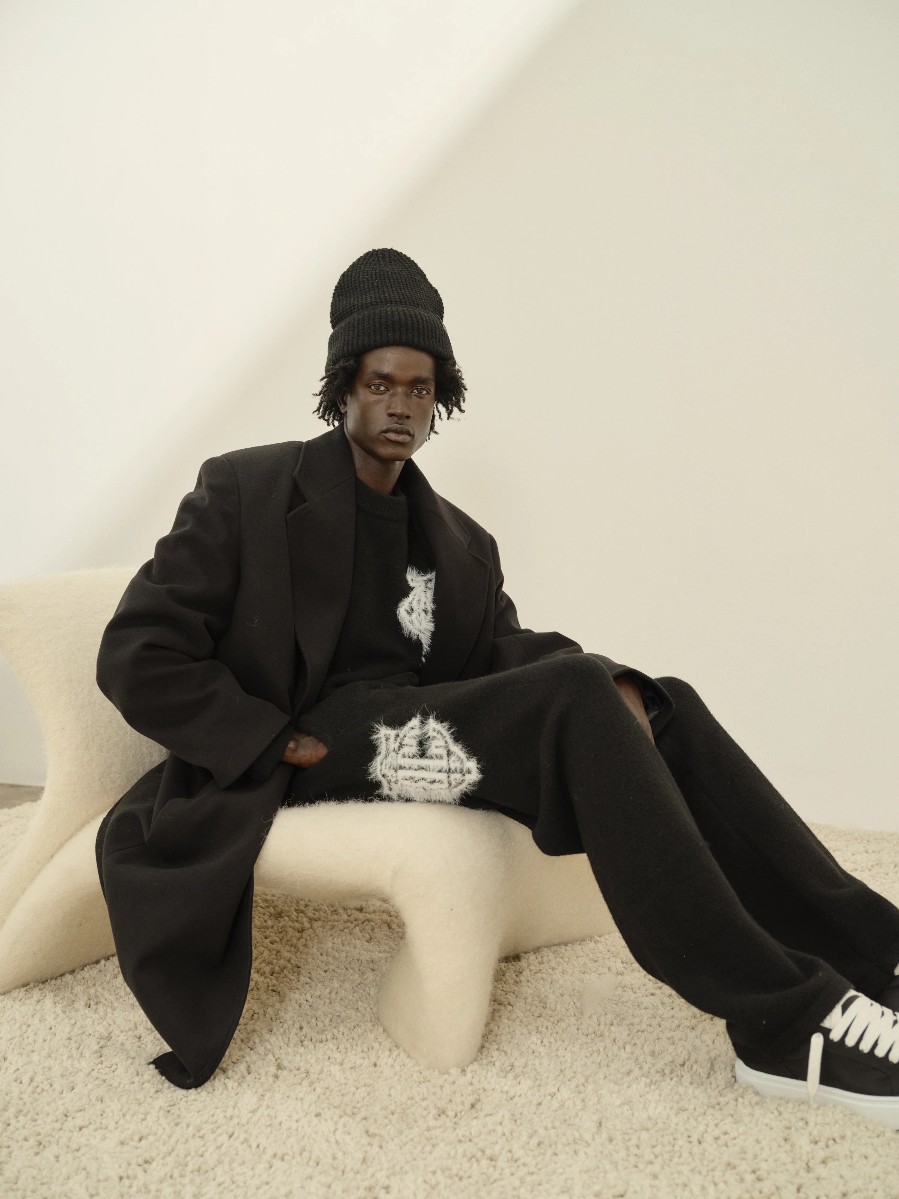 MONGRAM EMBLEM FLUFFY KNIT JOGGERS - BLACK