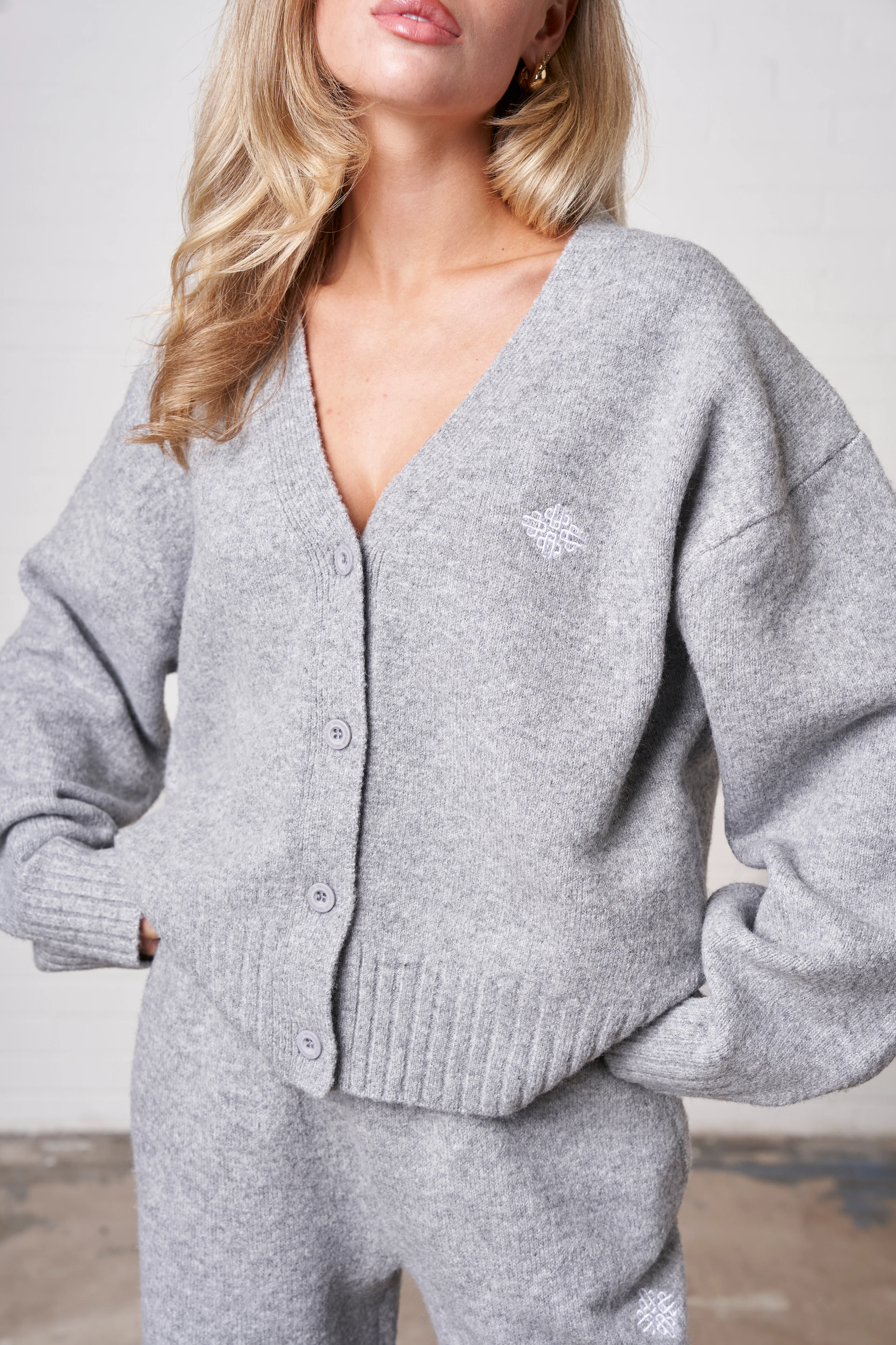 FLUFFY KNIT EMBLEM EMBROIDERED CARDIGAN - GREY MARL